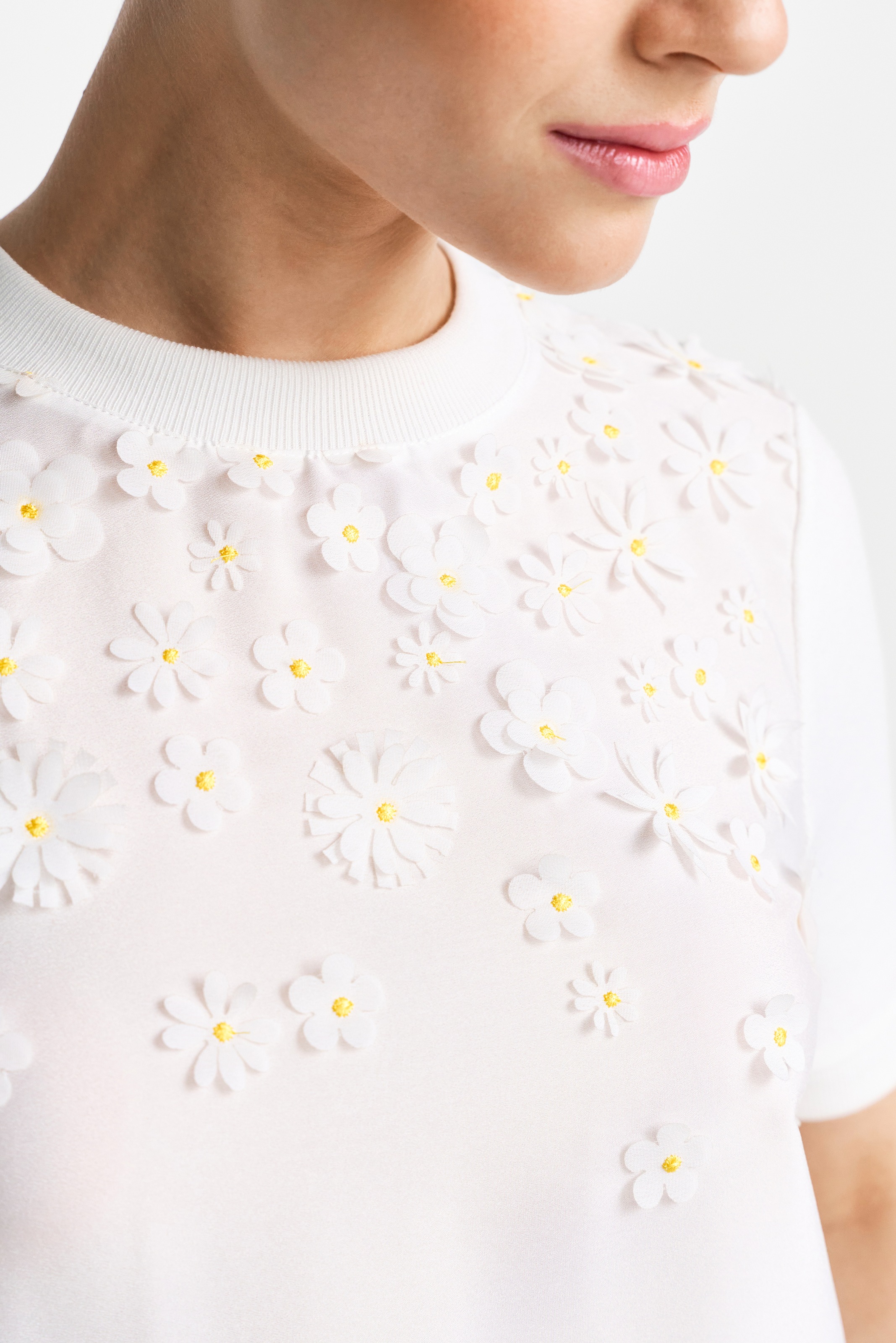 RICHROYAL Blusenshirt mit wunderschönen applizierten Blüten günstig online kaufen