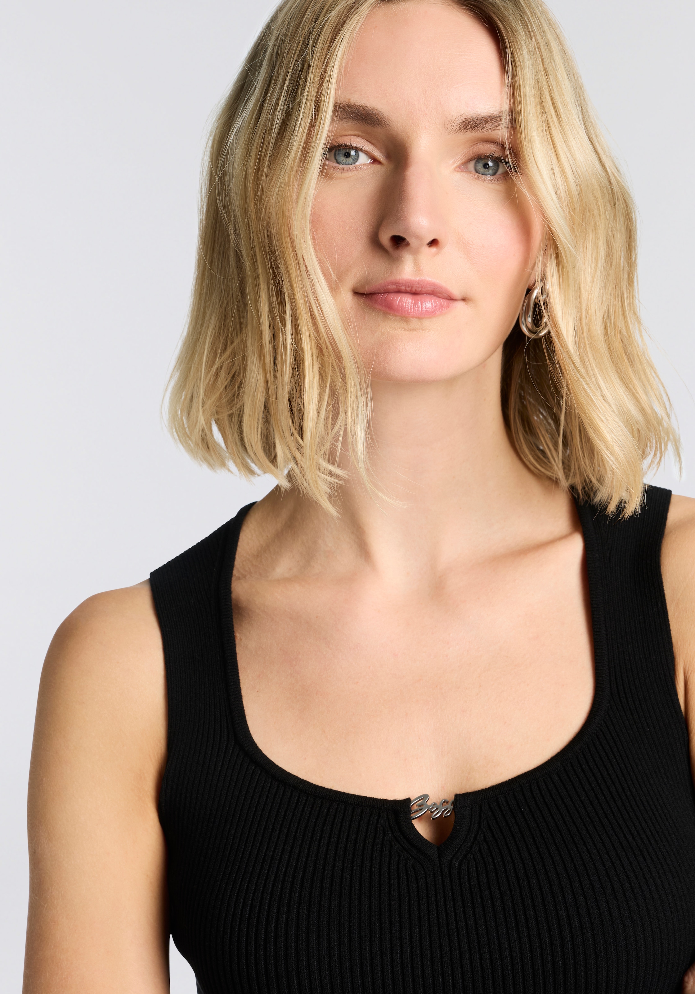 BOSS ORANGE Stricktop »Fiura Premium Damenmode« Slim Fit mit geschlitztem Ausschnitt