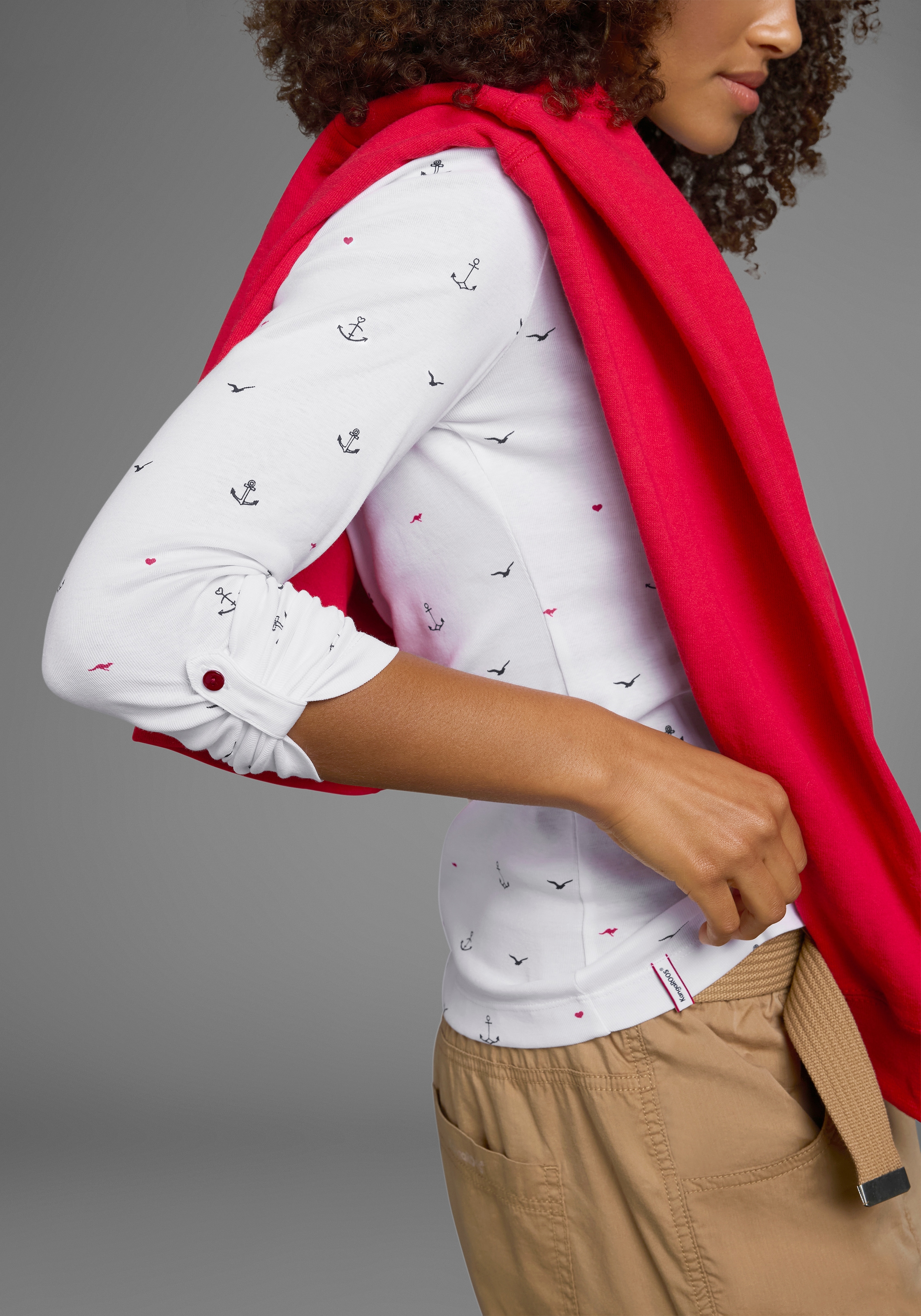 KangaROOS Langarmshirt, krempelbare Ärmel, sehr figurbetont, aus elastischer Rippware