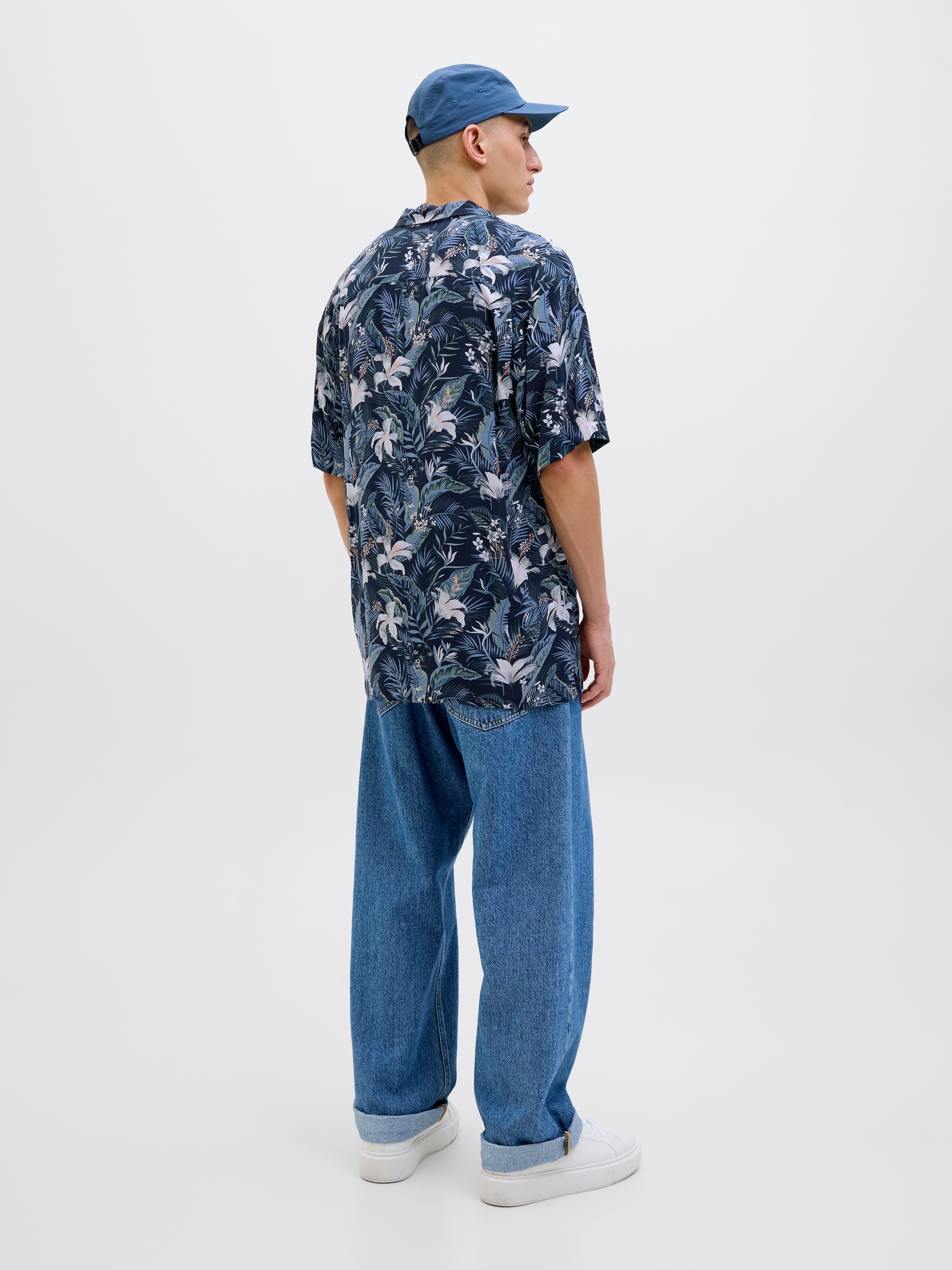 Jack & Jones Kurzarmhemd »JJEJEFF TROPICAL AOP RESORT SHIRT SS SN«, mit All-Over Print