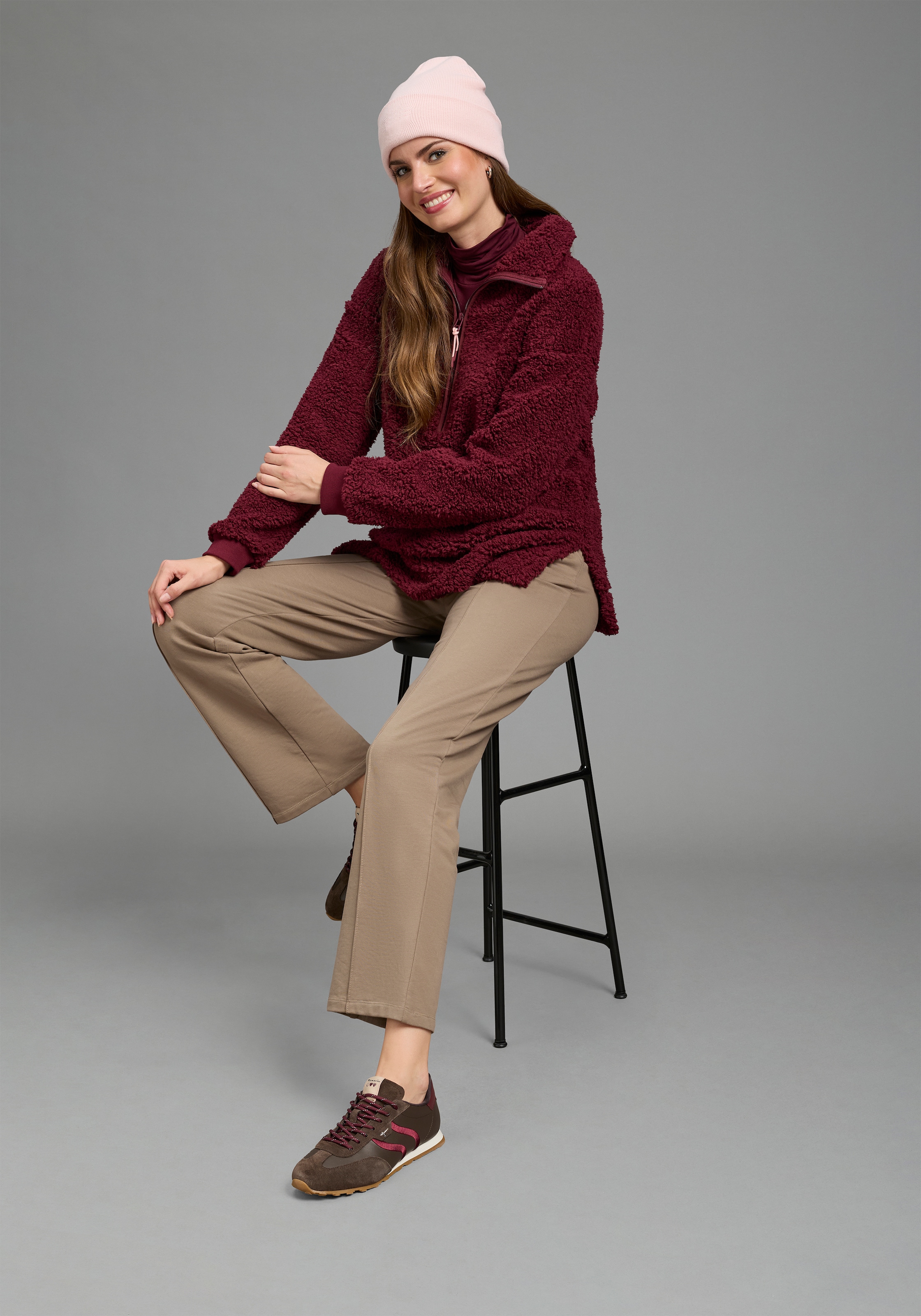 Laura Scott Fleecepullover, 1 aus kuscheligem Teddyfleece mit Troyerkragen und Reißverschluss
