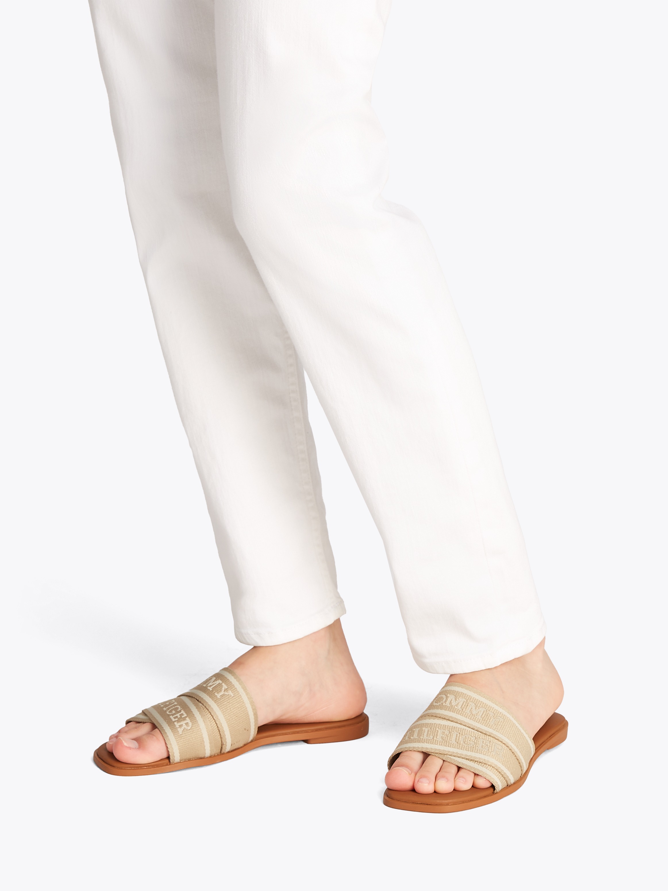 Tommy Hilfiger Pantolette »TOMMY HILFIGER WEBBING MULE«, Blockabsatz, Sommerschuh, Bequemschuh, Flats mit Logoschriftzug