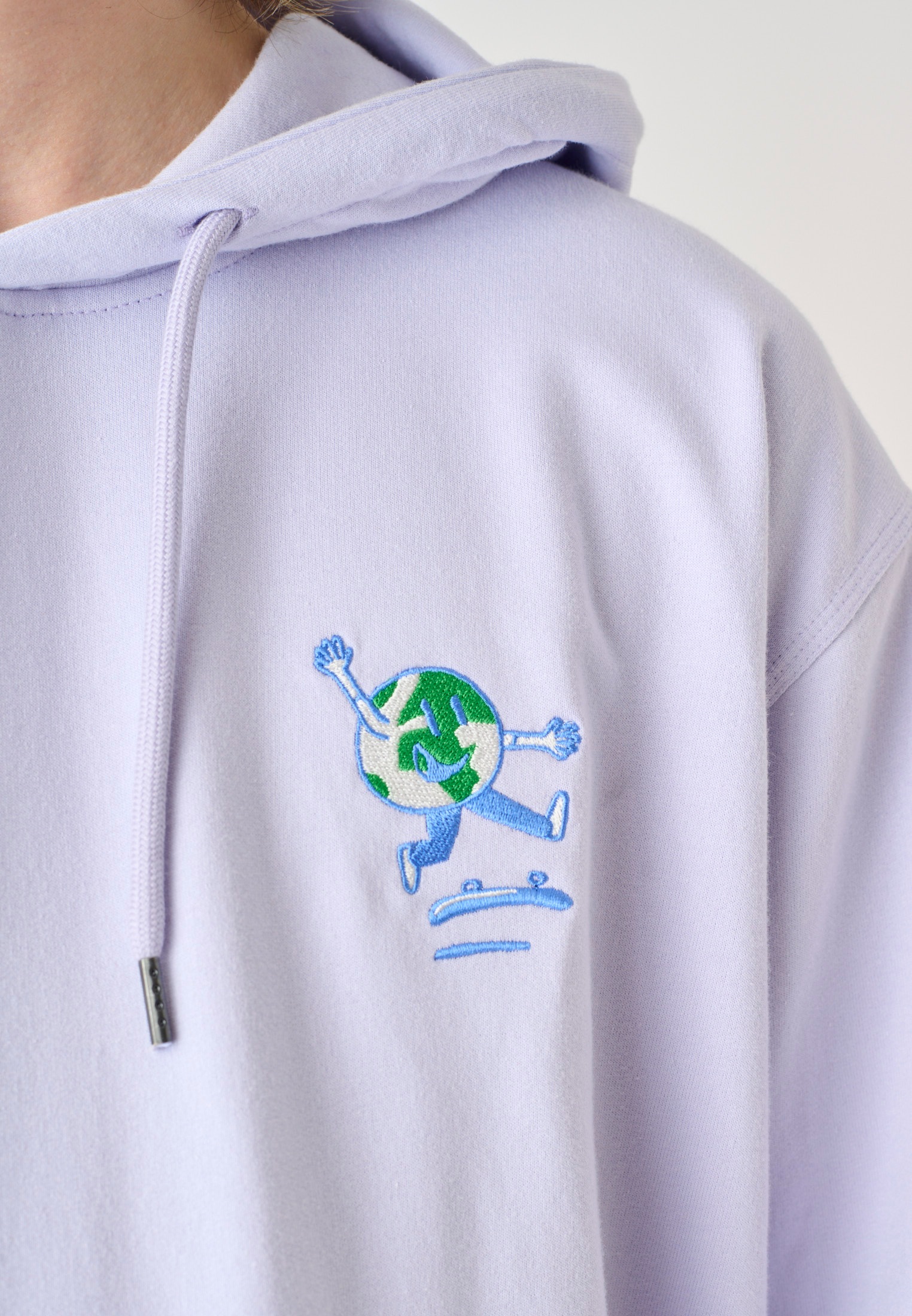 Cleptomanicx Kapuzensweatshirt »World is Flipping«, mit trendiger Stickerei