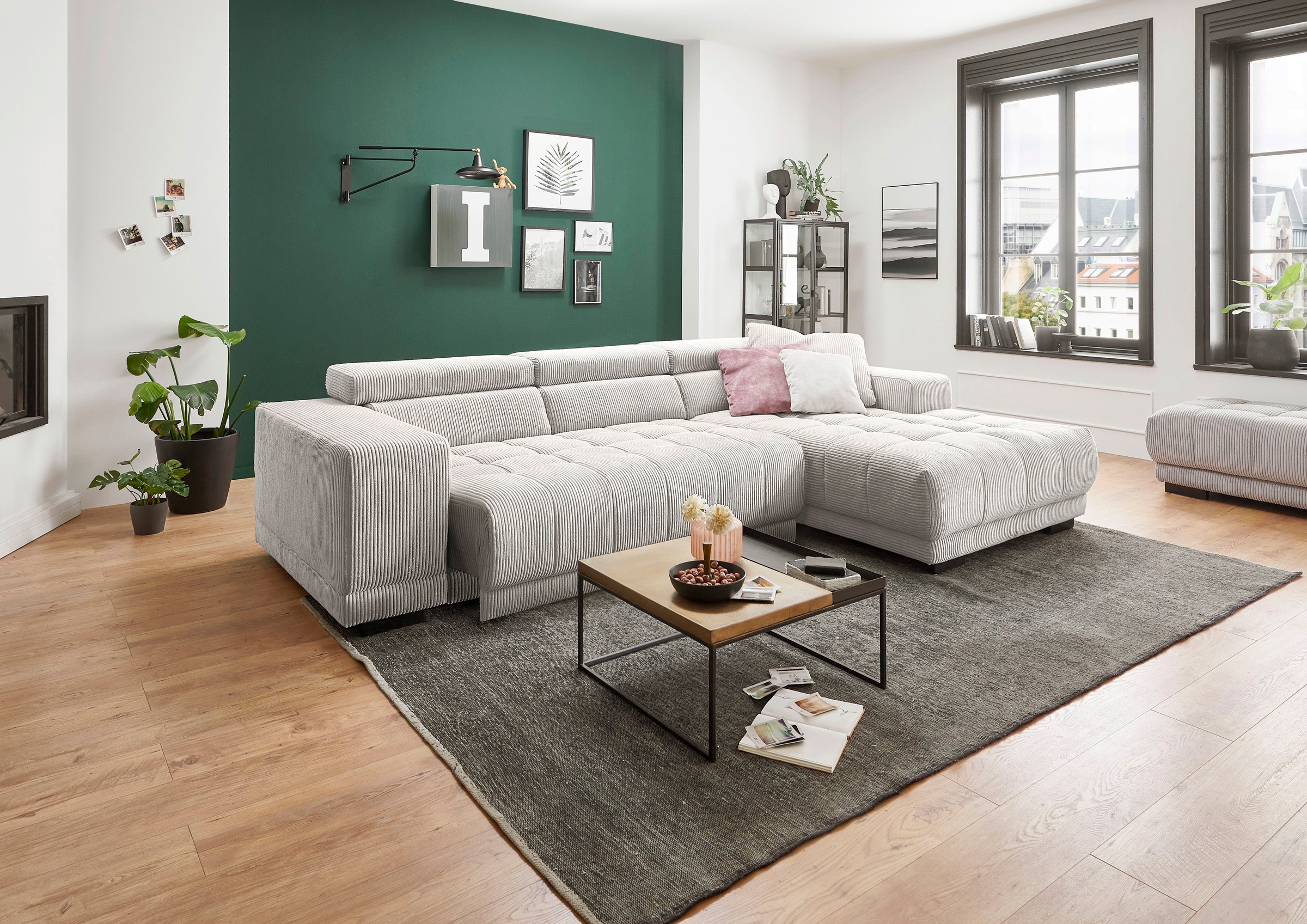 Die PlanBar Ecksofa »MP-IN15053 L-Form schmaler Schenkel«, mit Kopfteilverstellung, wahlweise mit manueller Vorziehbank