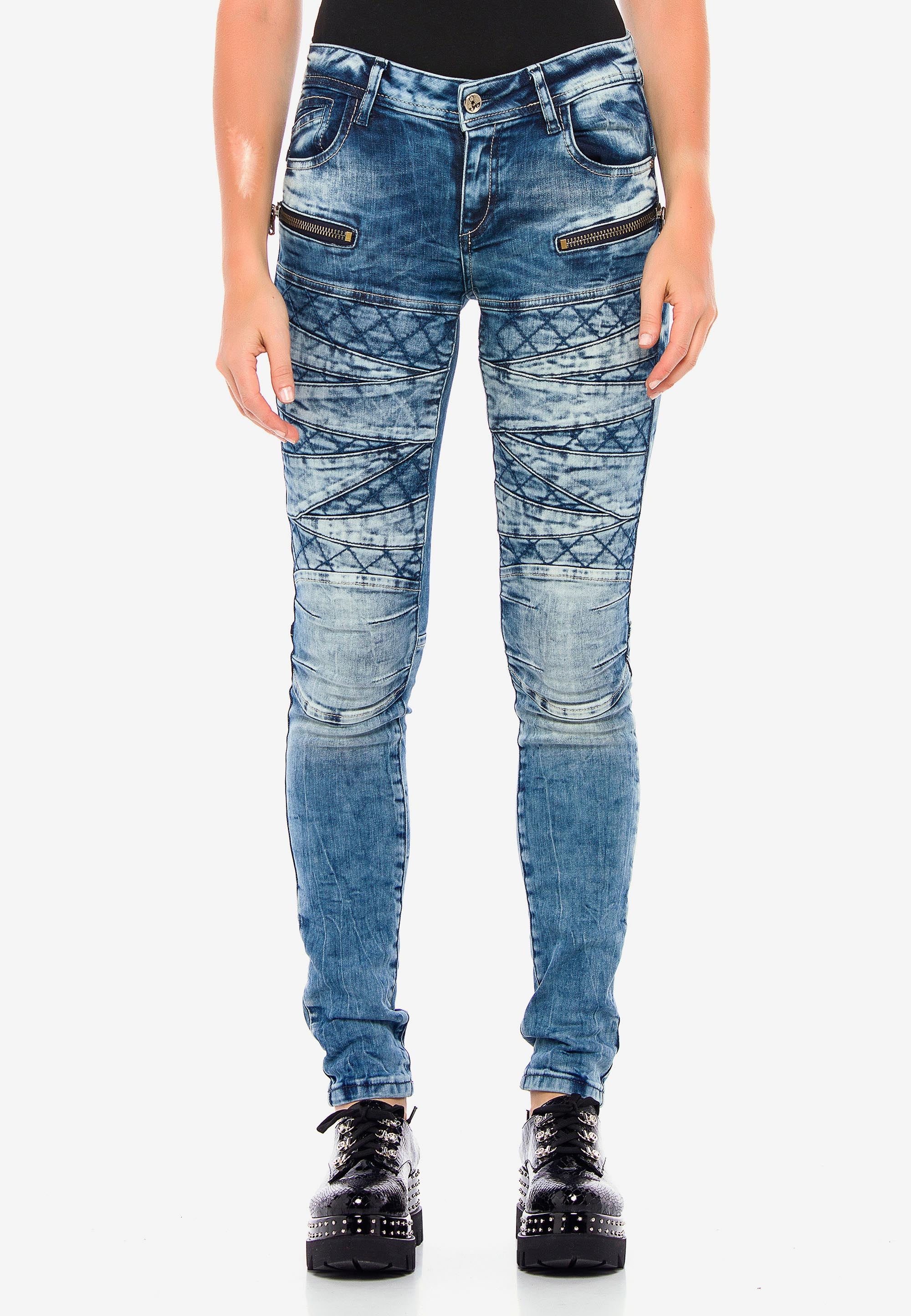 Cipo & Baxx Straight-Jeans, mit coolen Stickelementen