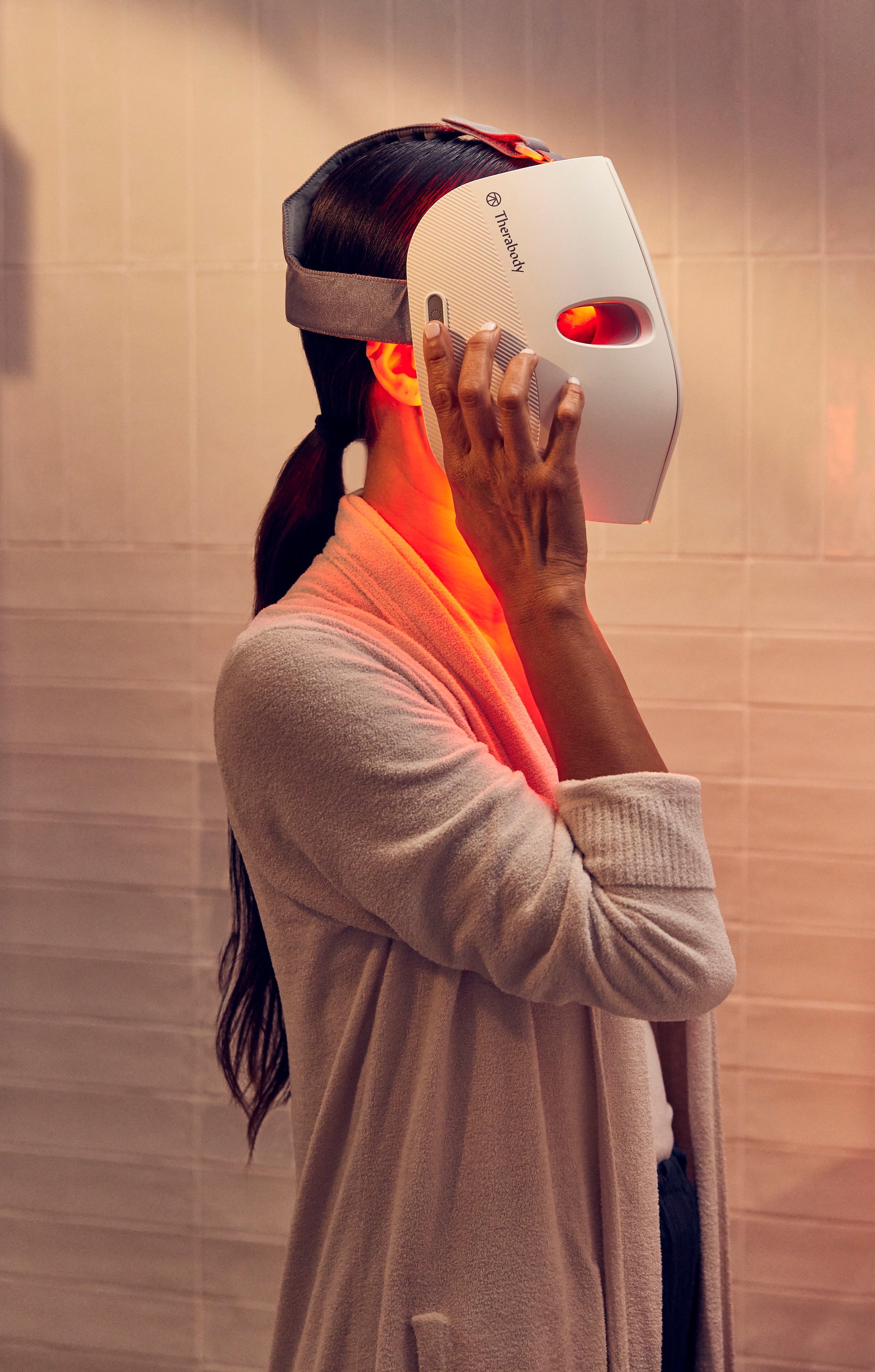 Therabody Kosmetikbehandlungsgerät »TheraFace Mask LED-Hautpflegemaske mit Vibrationstherapie«