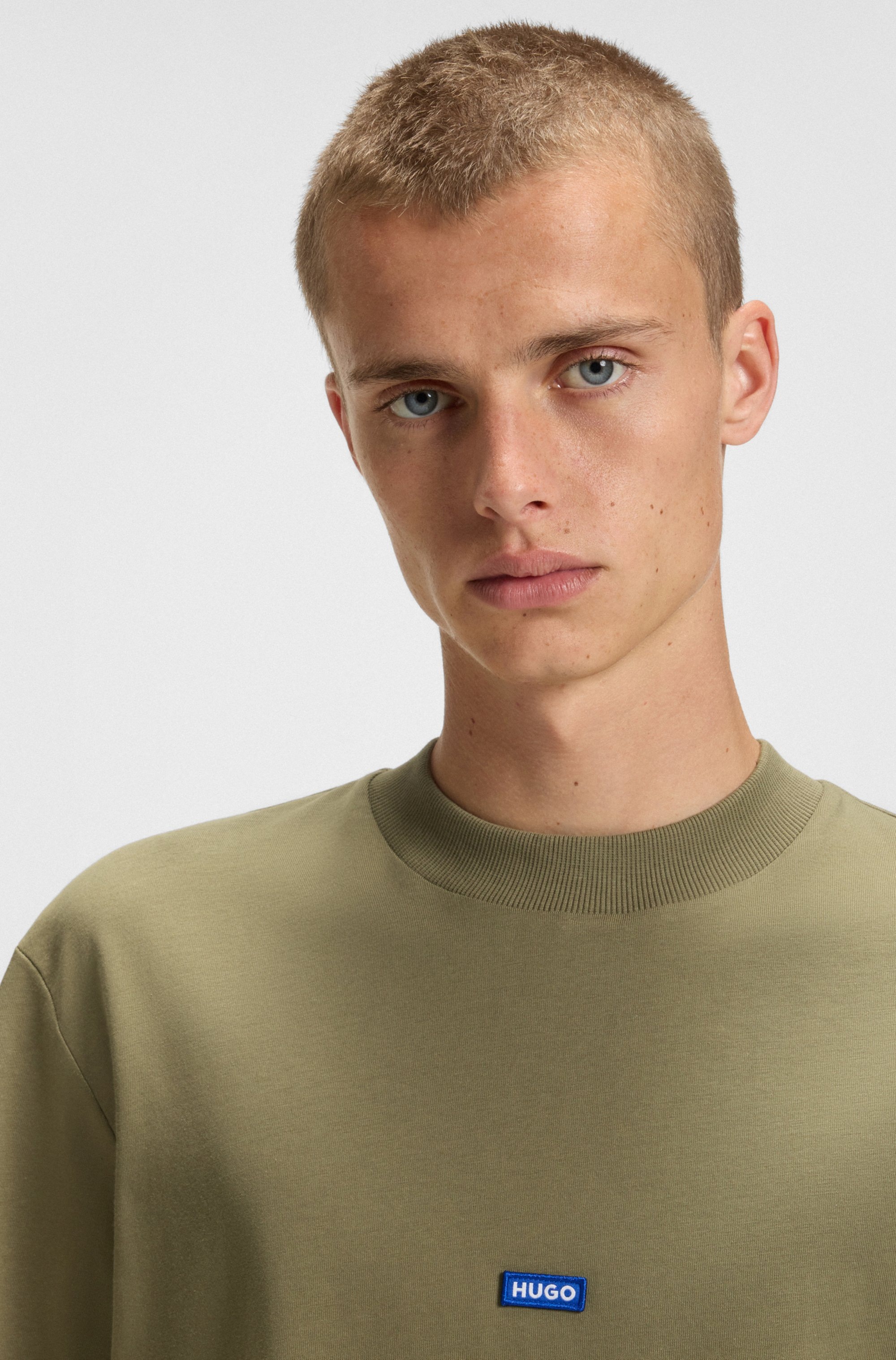HUGO Blue T-Shirt »Nieros«, mit Logo-Patch