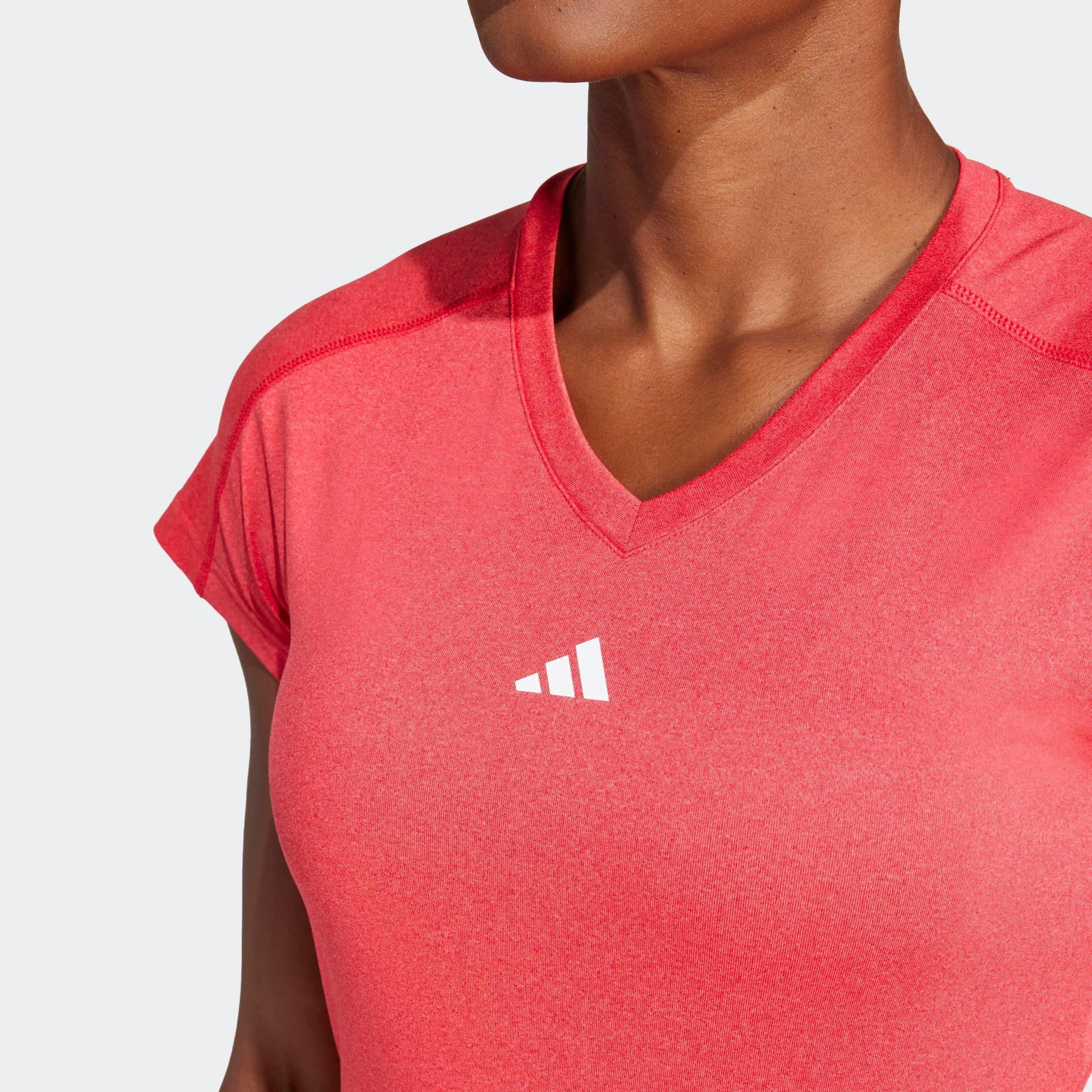 adidas Performance T-Shirt »TR-ES MIN T«, Trainingsshirt, feuchtigkeitsabsorbierend mit V Ausschnitt