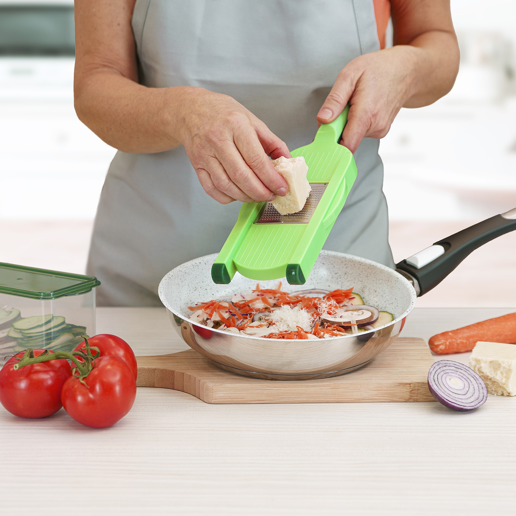 Genius Gemüse-Scheibenschneider »Nicer Dicer Speed Light inkl. Knoblauch-Schneider G5, Set 7-tlg.« super handlich & immer im Einsatz, wechselbare Aufsätze