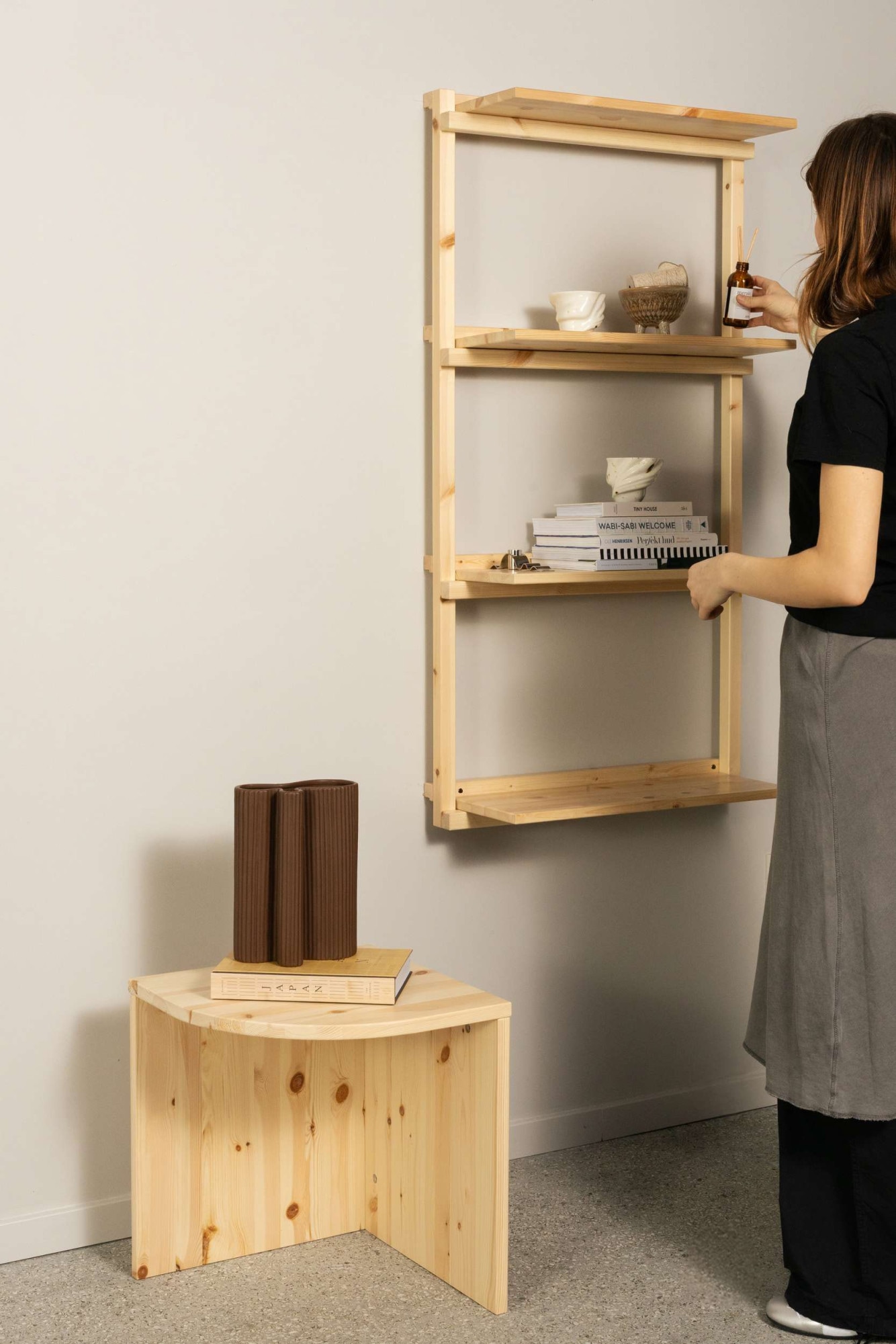 Karup Design Wandregal »Groove Shelving Narrow, Wandregal, Aufbewahrung, Deko, Platzsparend«, (B/H/T ca: 66x25,5x127cm), inkl. 4 Abnehmbare Regalböden aus FSC®-zertifiziertem Massivholz