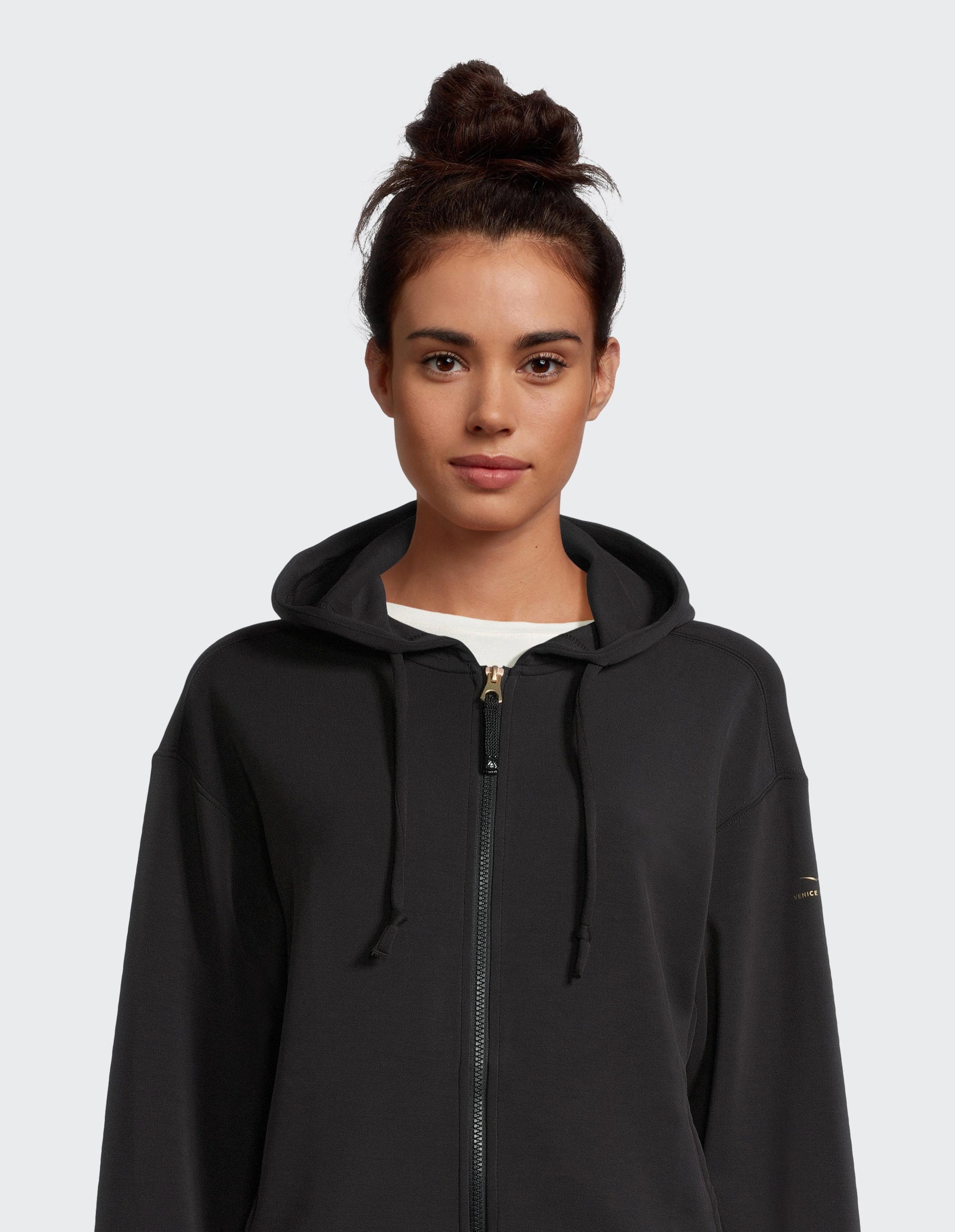 Venice Beach Kapuzensweatjacke »KAPUZEN-SWEATJACKE CAYLEE« sportlicher Stil, für vielseitigen Einsatz im Alltag