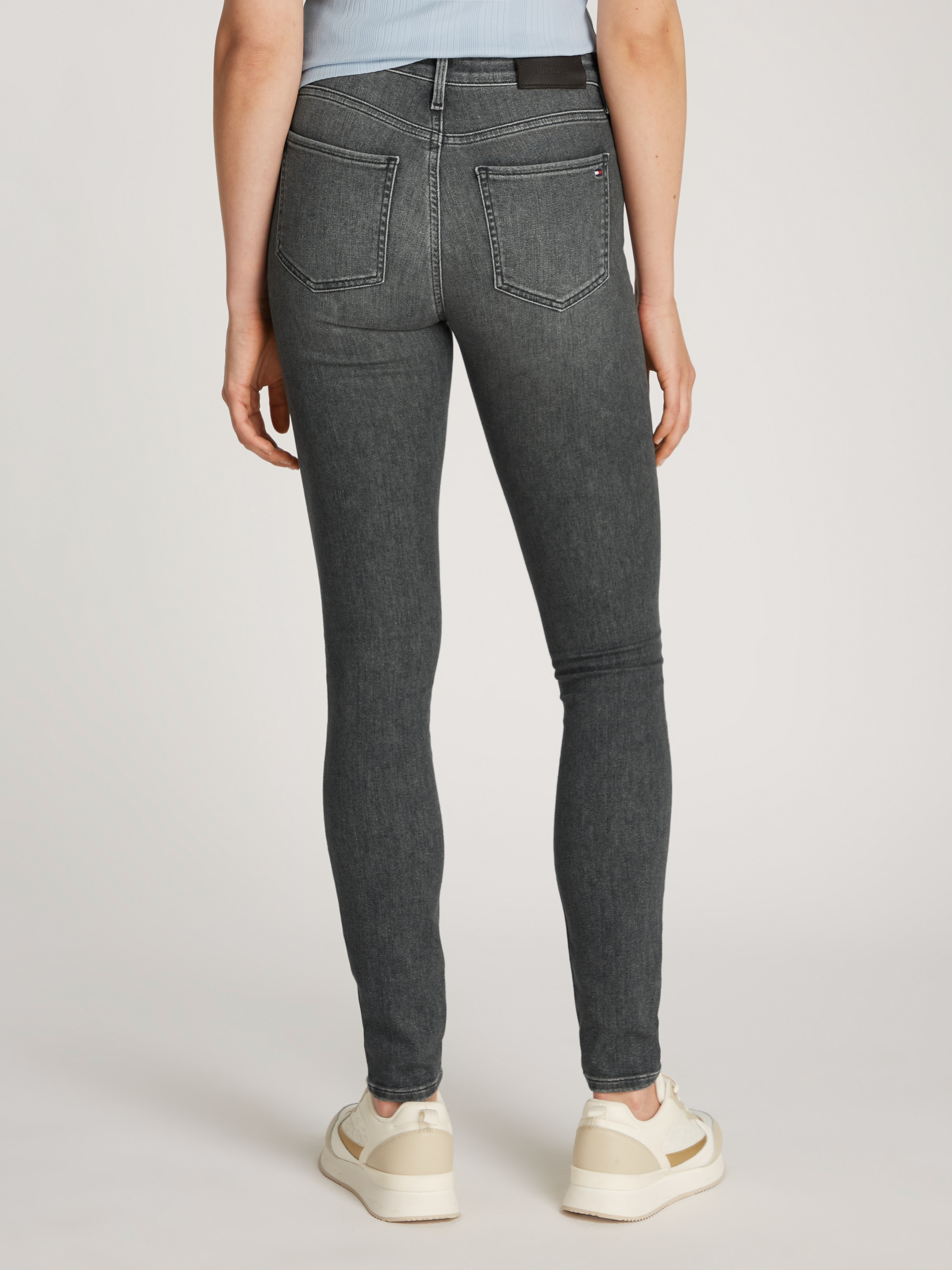 Tommy Hilfiger Skinny-fit-Jeans »COMO Skinny Regular Waist«, mit Logo-Badge, in Knöchellänge