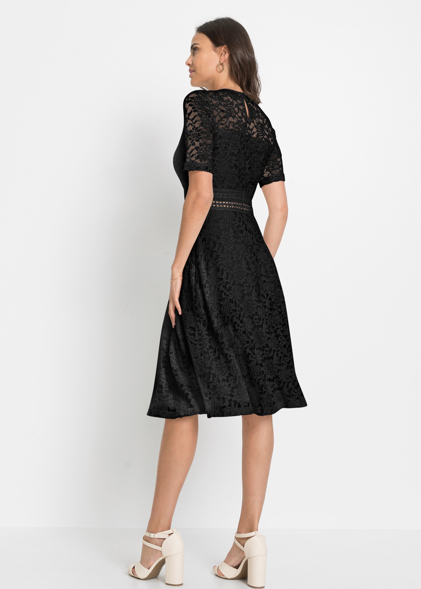 bonprix Spitzenkleid festlicher Stil, mit kurzem Arm, ausgestellte Passform