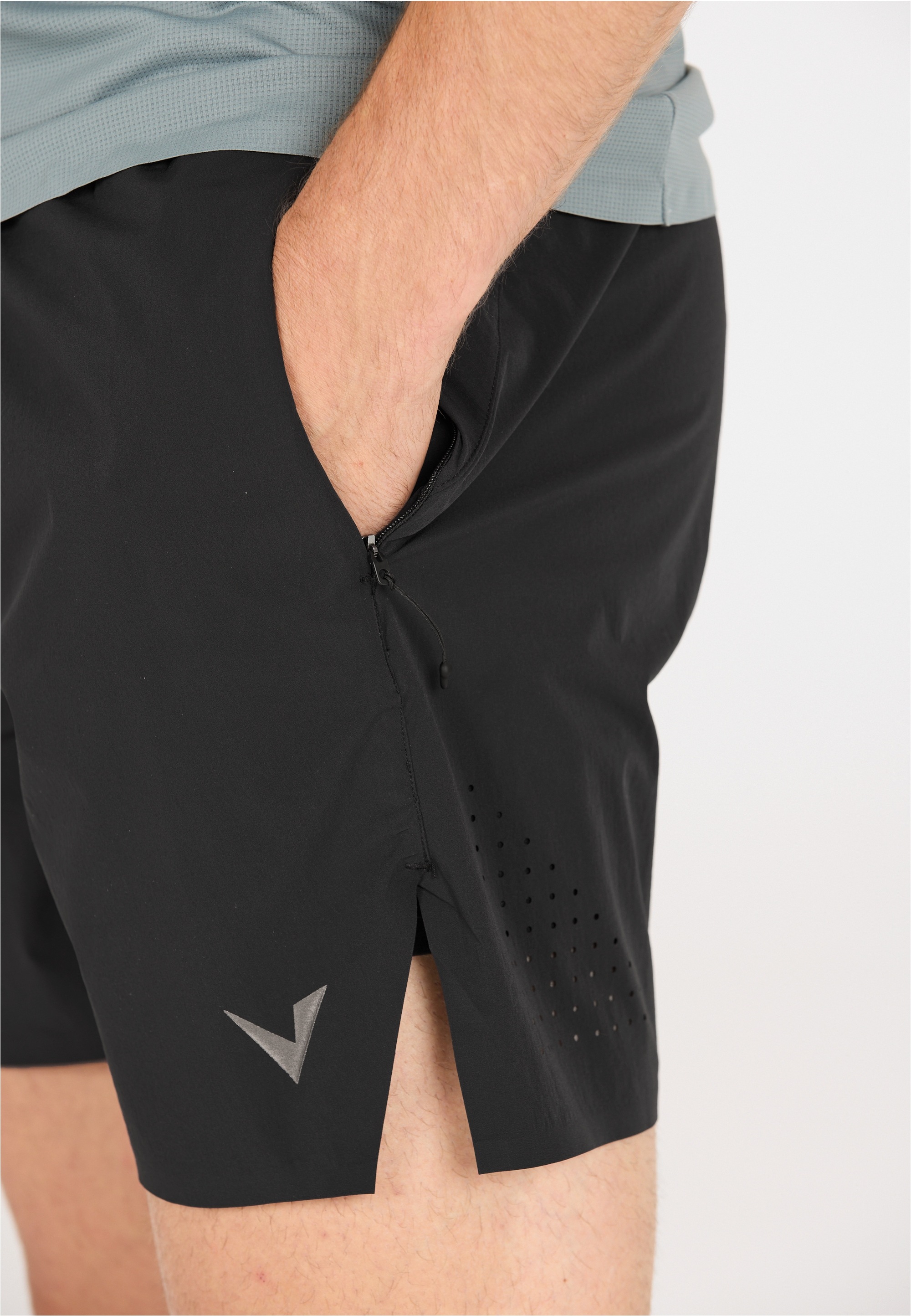 Virtus Shorts »Orvi«, mit Quick-Dry-Funktion
