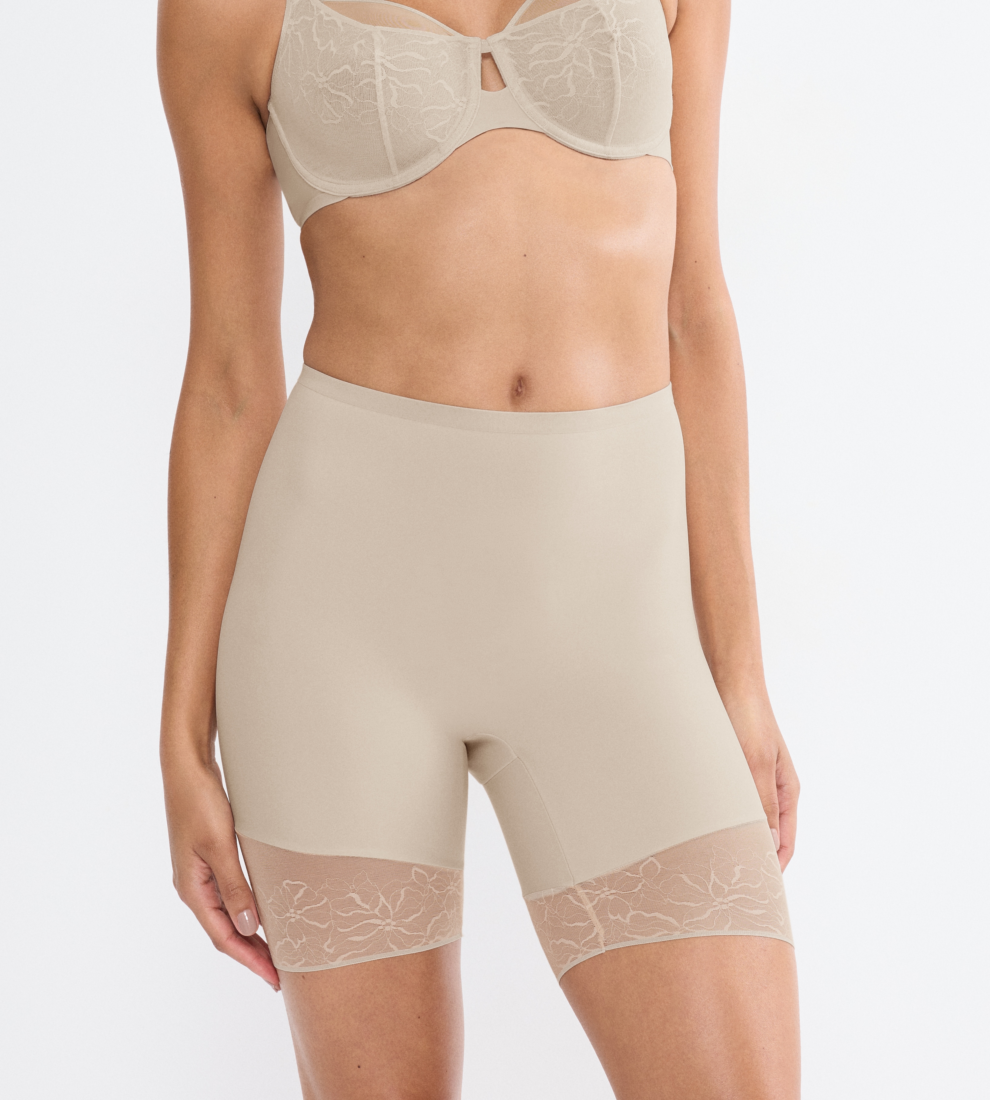 Triumph Panty "Comfort Contour Mid-Thigh Panty" flache formende Spitze