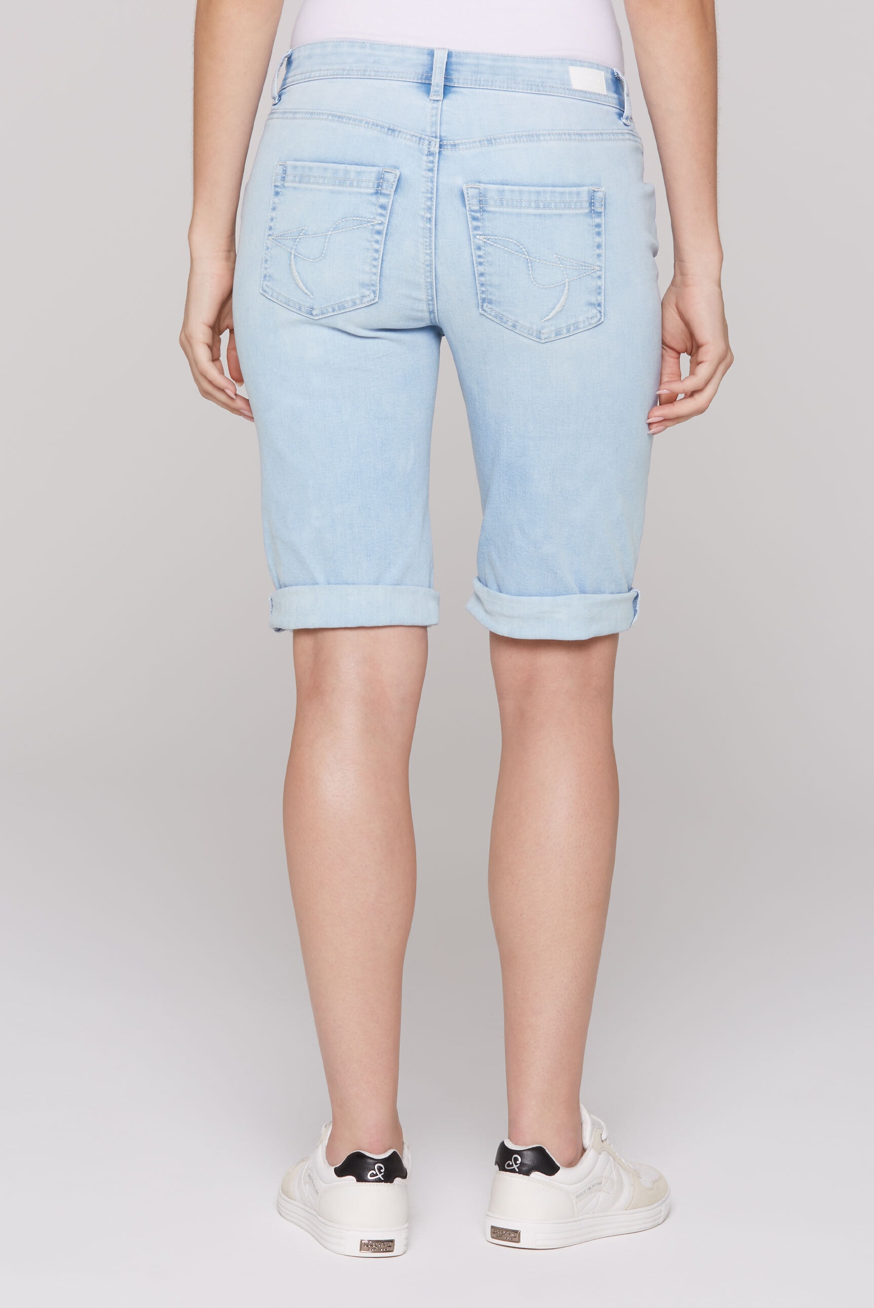 SOCCX Jeansshorts, mit zwei Knöpfen am Bund