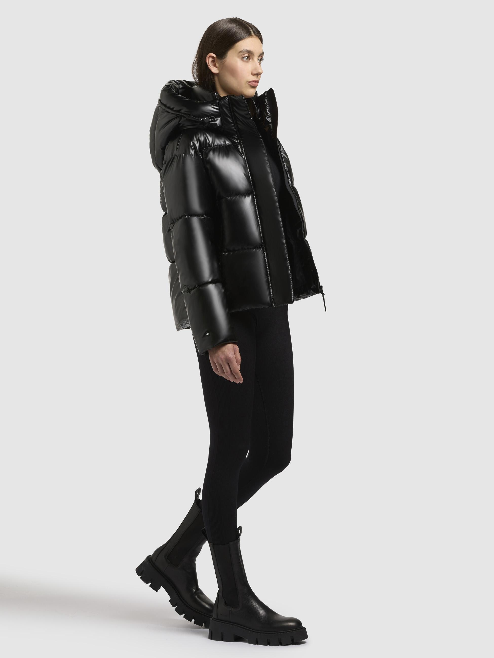 khujo Steppjacke »Devina Shiny-YM«, mit Kapuze, Glänzende kurze Winterjacke für Damen