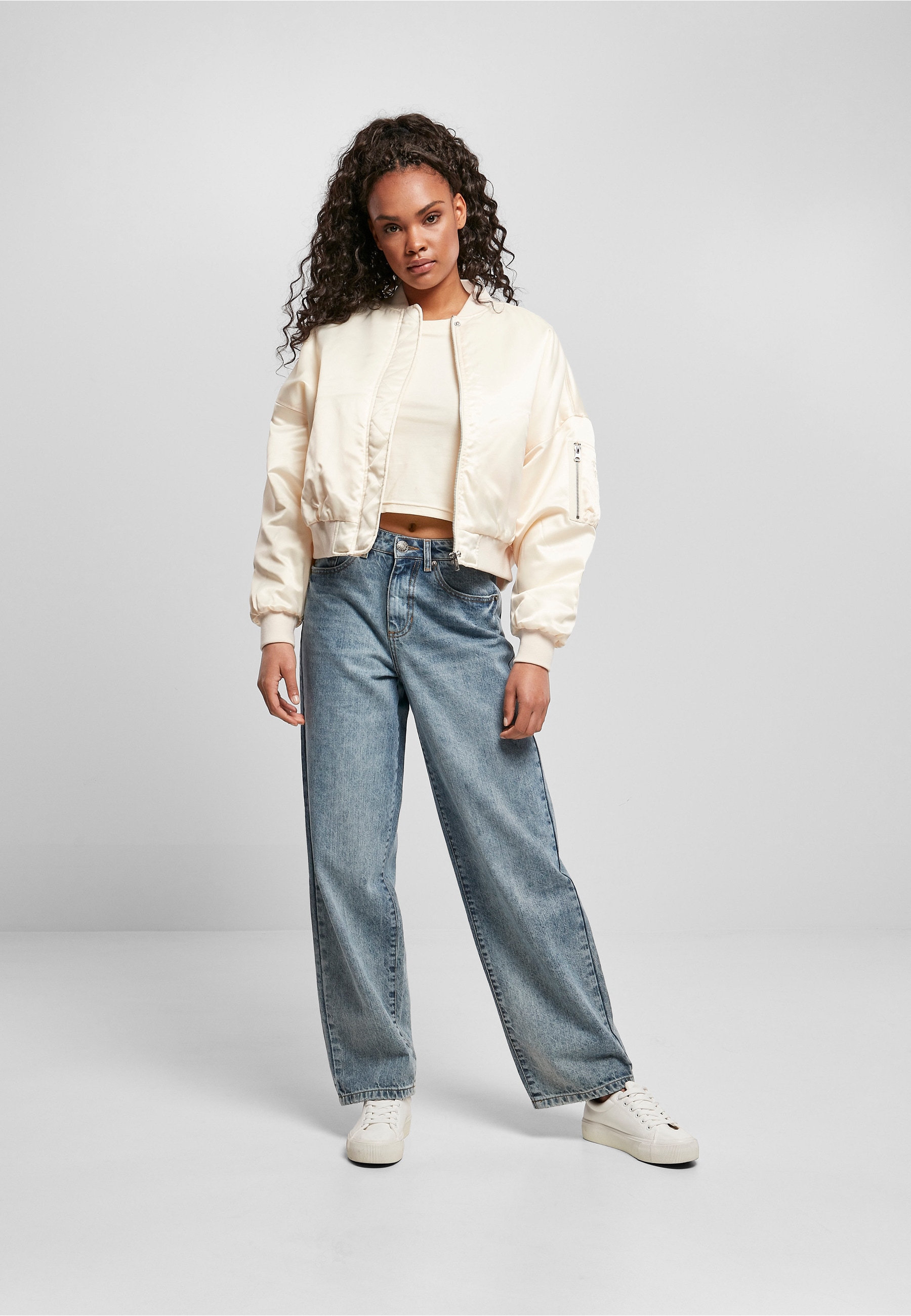 URBAN CLASSICS Bomberjacke »Urban Classics Damen Ladies Short Oversized Satin Bomber Jacket« 1 Stk. tlg. ohne Kapuze