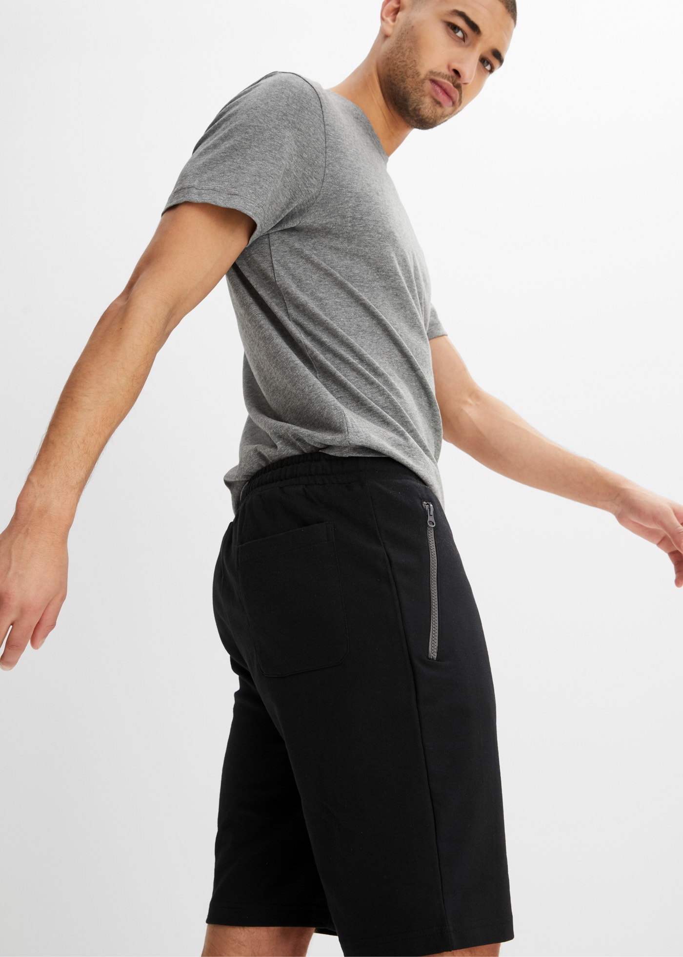 bonprix Sweatbermudas aus Baumwolle und Polyester, mit Reißverschluss-Tasch günstig online kaufen