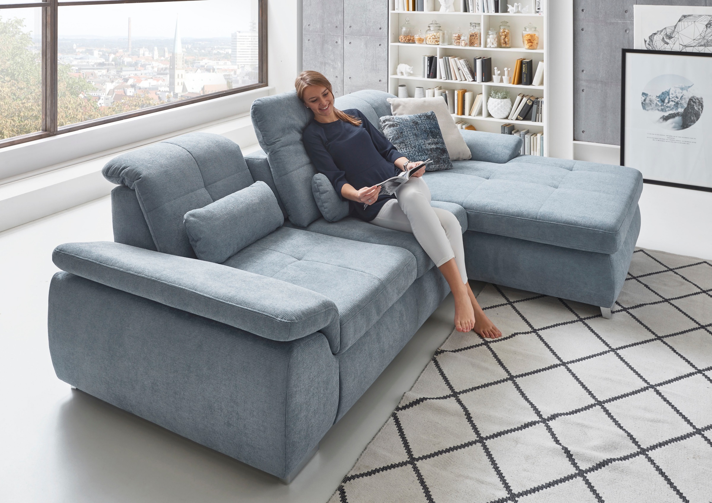 Die PlanBar Ecksofa »MP-IN16037 L-Form mit Federkern-Polsterung«, mit Sitztiefenverstellung & Zierkissen