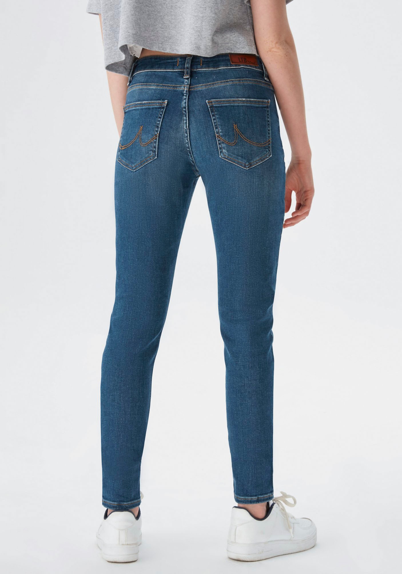 LTB Boyfriend-Jeans »MIKA C«, mit gerade zulaufendem Beinverlauf, hoher Leibhöhe und Taschen