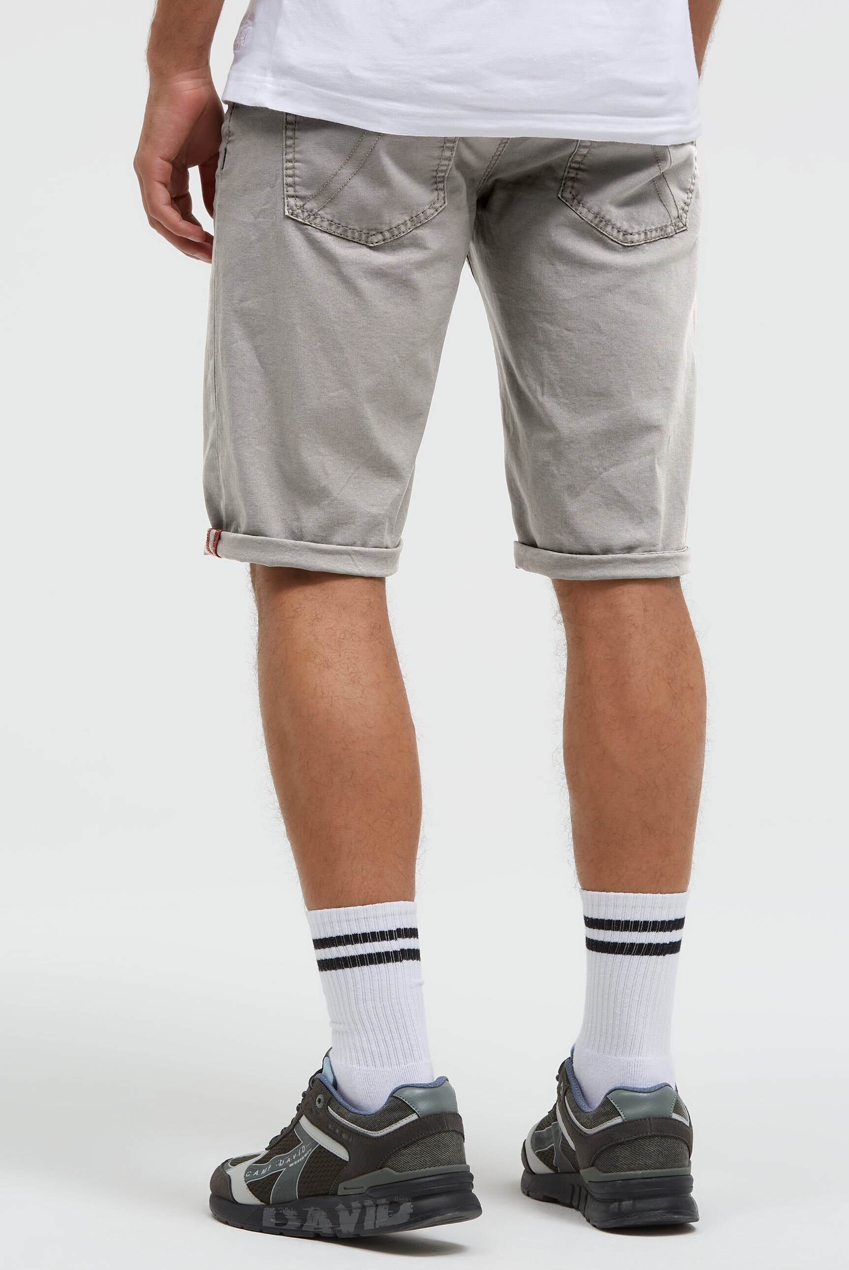 CAMP DAVID Jeansshorts mit geknöpften Klappentaschen am Gesäß