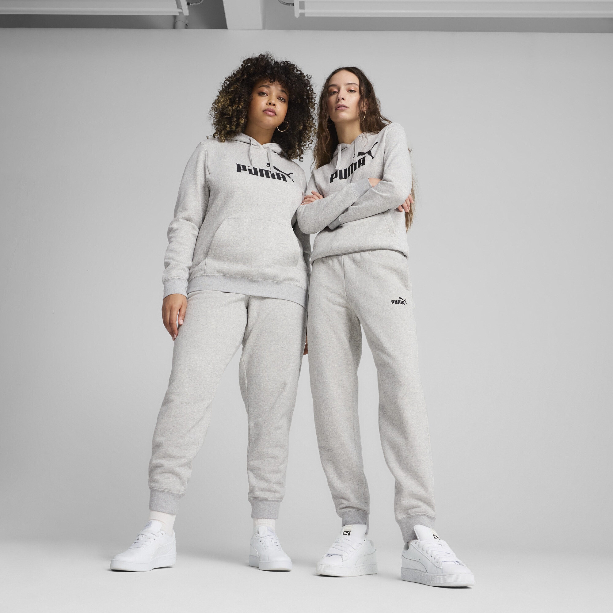 PUMA Sporthose »Essentials Small No. 1 Logo Jogginghose Damen«