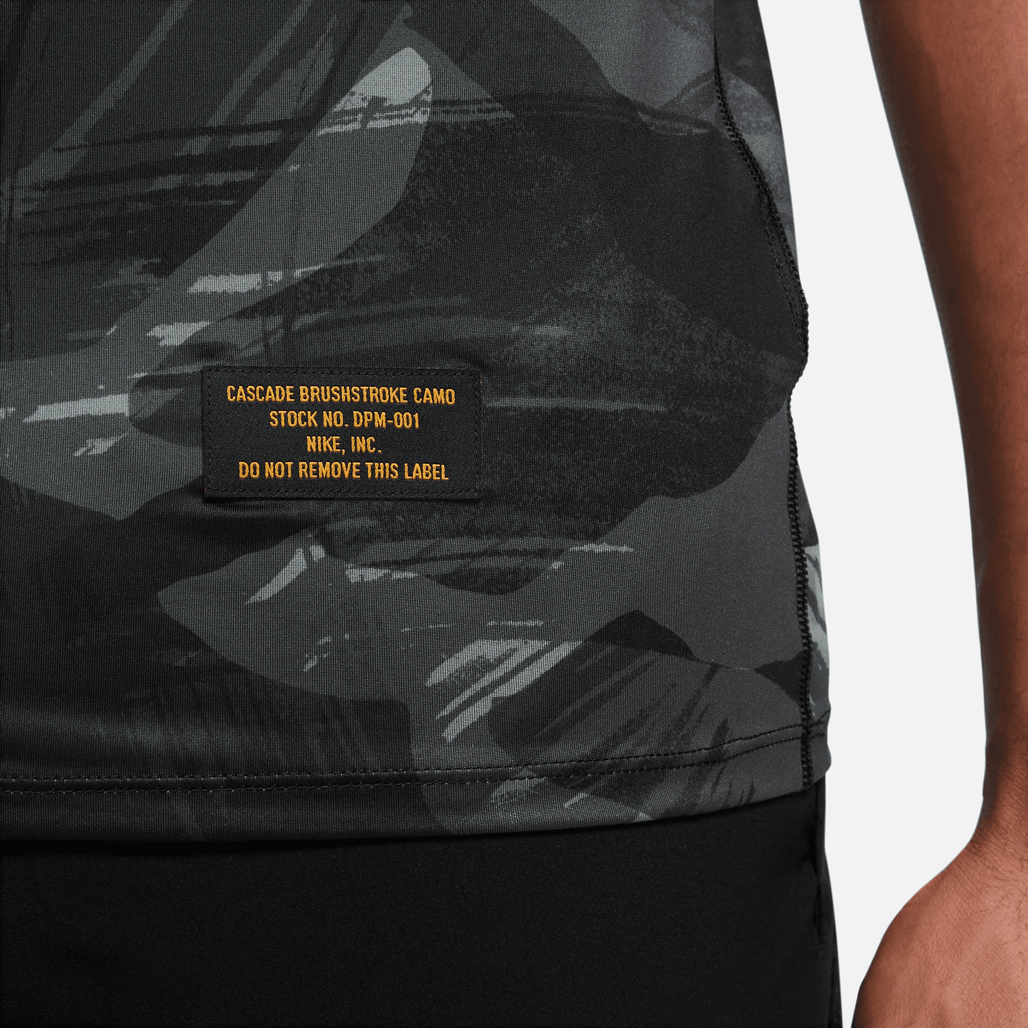 Nike Trainingsshirt »PRO DRI-FIT MEN'S SHORT-SLEEVE SLIM CAMO TOP«