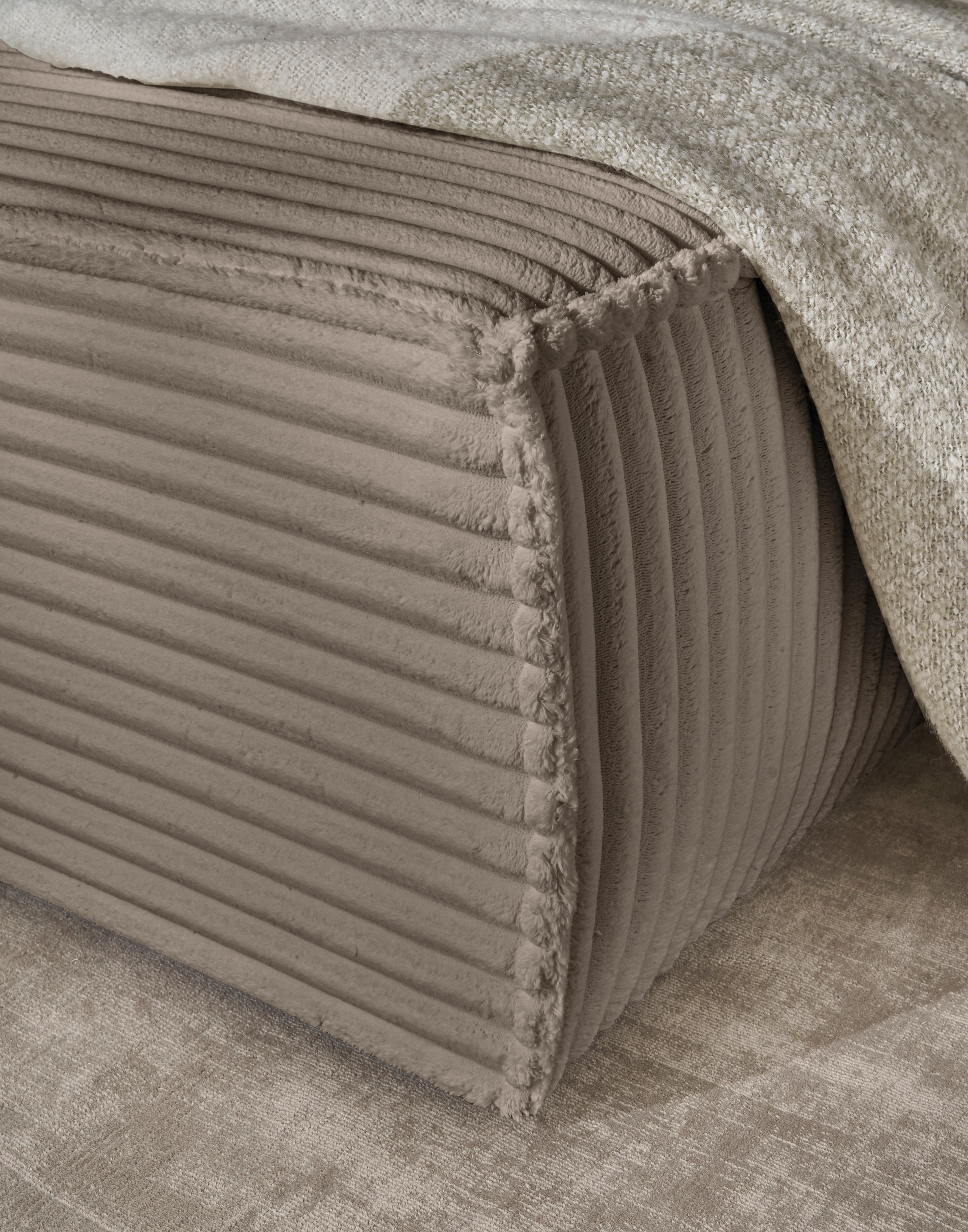 OTTO home Hocker »FINNLEY, Polsterhocker in Bouclé, Struktur fein u. Mega Cord verfügbar« passend zum Loveseat der Serie Finnley