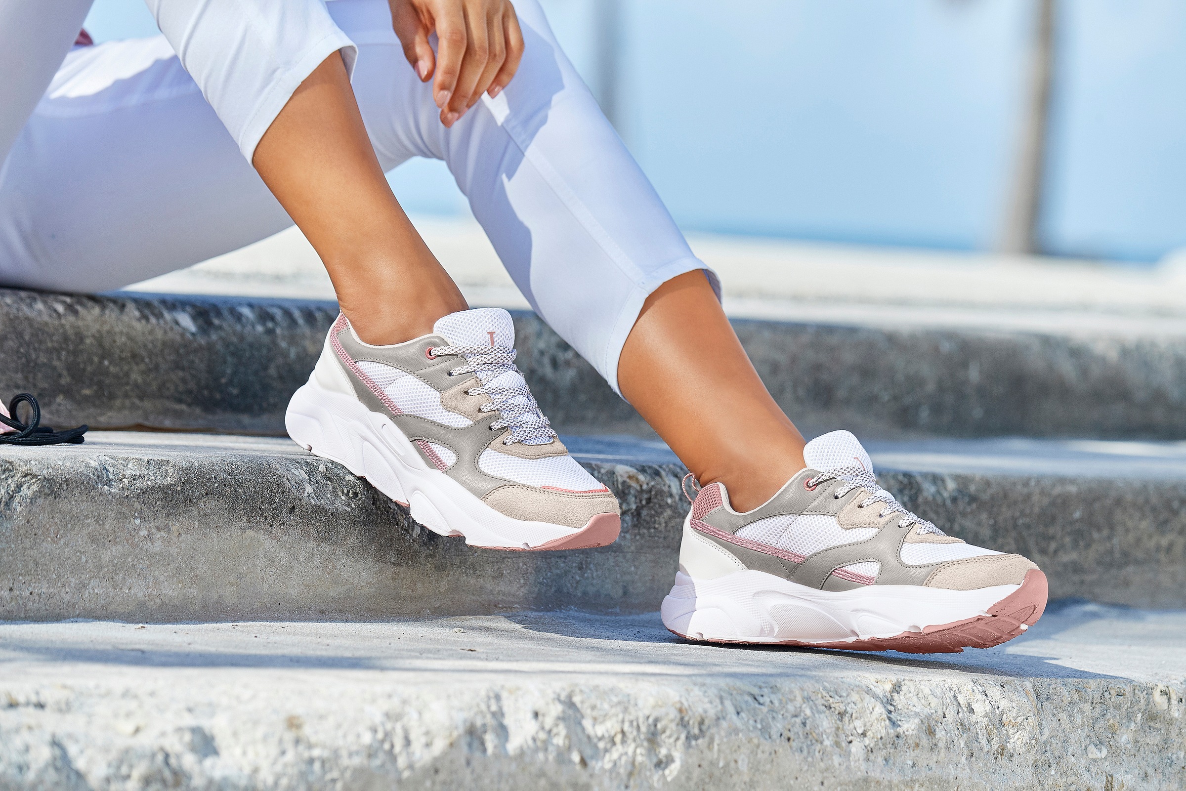 LASCANA Sneaker "Turnschuhe," mit ultraleichter Chunky-Sohle, Schnürhalbsch günstig online kaufen