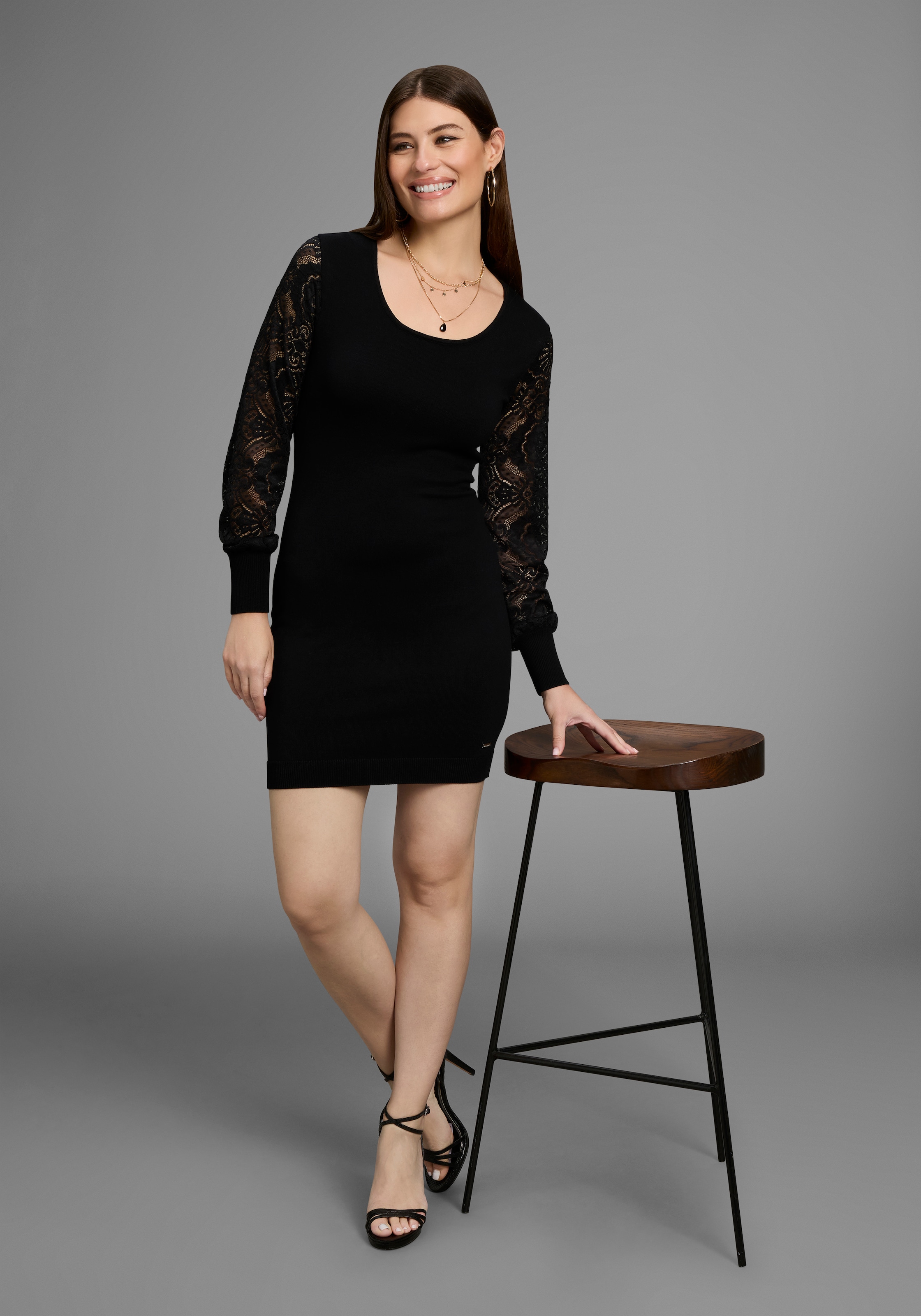Bruno Banani Strickkleid, aus Feinstrick mit edlen Spitzenärmeln