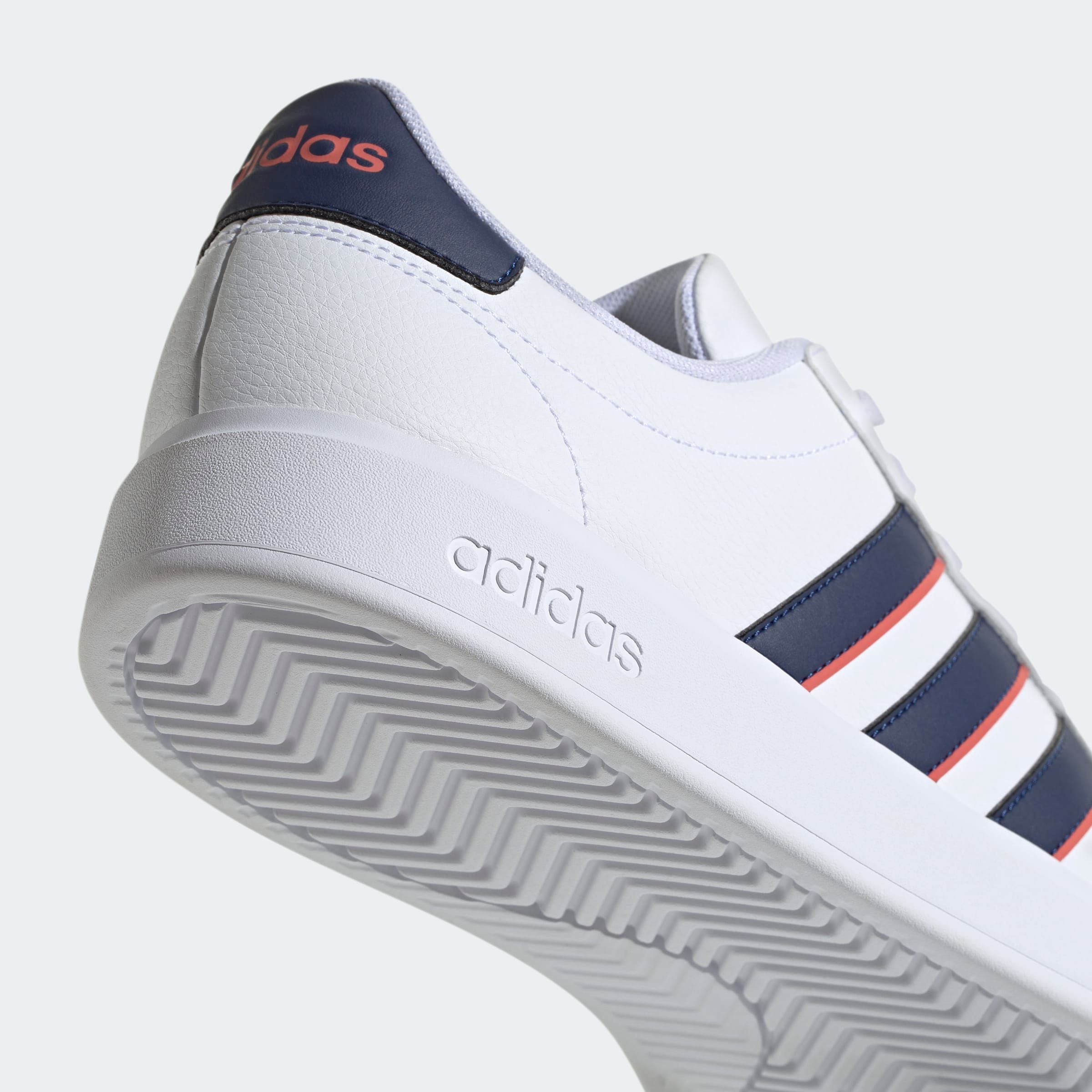 adidas Sportswear Sneaker »GRAND COURT CLOUDFOAM COMFORT«, Design auf den Spuren des adidas Superstar
