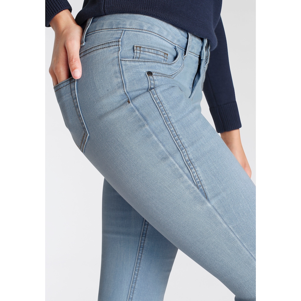 Arizona Bootcut-Jeans »mit Keileinsätzen«, Low Waist