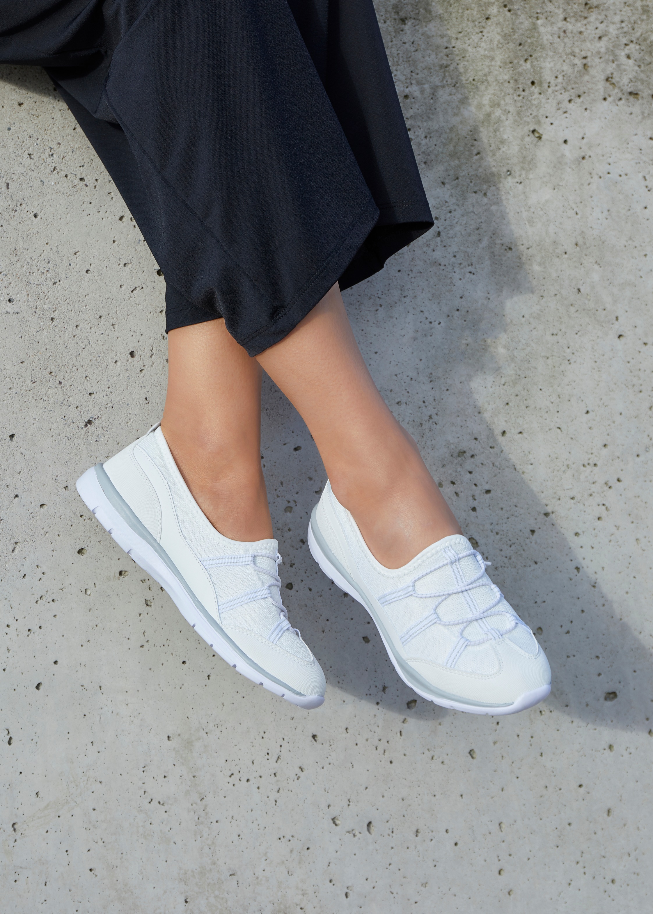Thumbnail - LASCANA Sneaker "Halbschuh, Freizeitschuh, Slipper,", zum Reinschlüpfen mit elastischen Schnürbändern VEGAN