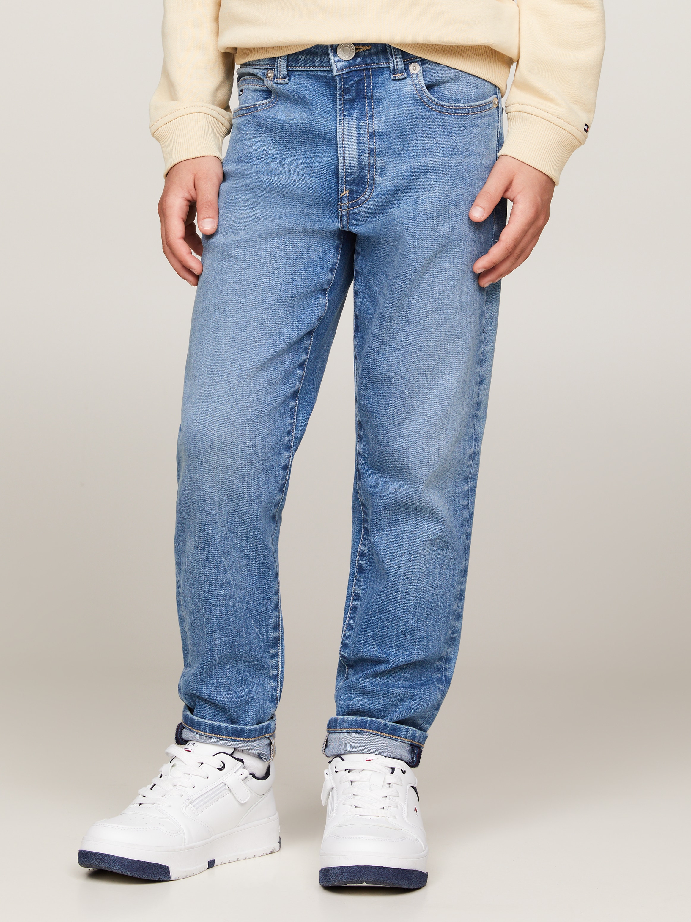 Tommy Hilfiger Straight-Jeans »MODERN STRAIGHT VINT MWASH DENIM«, Kinder bis 16 Jahre mit gestickter Logoflagge