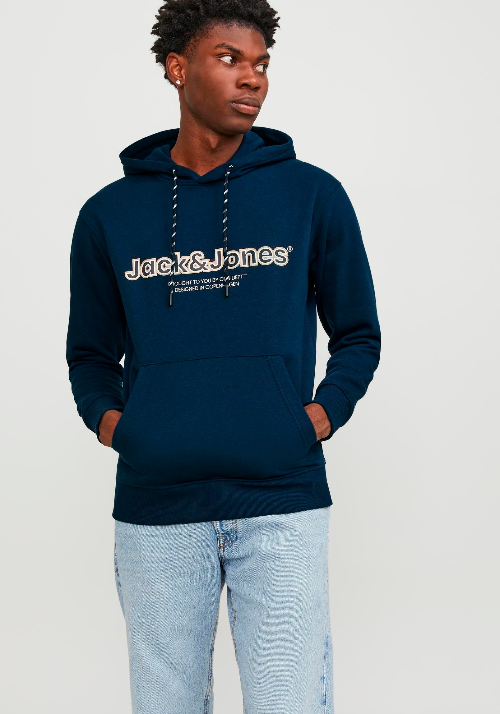 Jack & Jones Hoodie "JORLAKEWOOD SWEAT HOOD BF", mit coolem Print