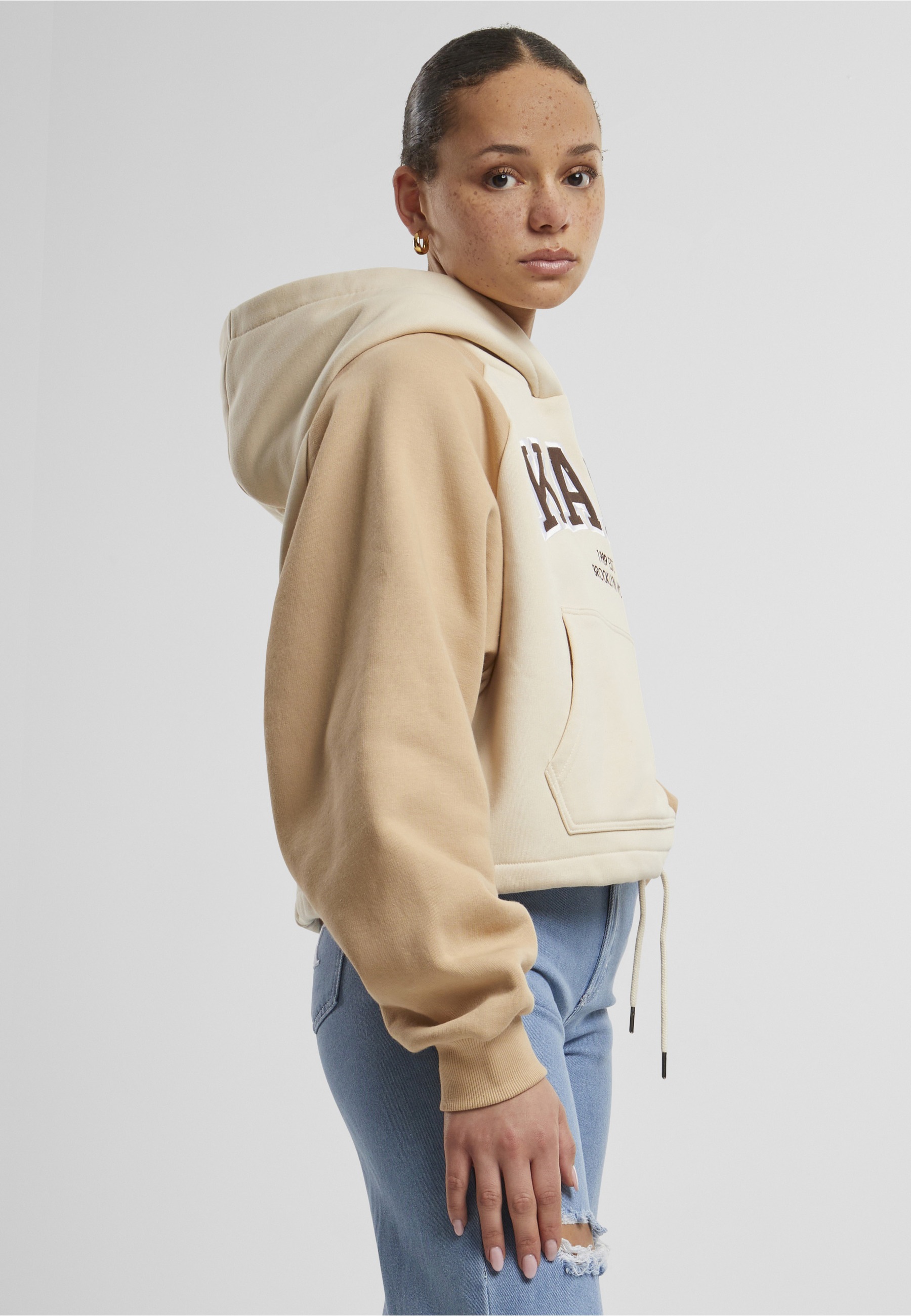 Karl Kani Kapuzenpullover »Karl Kani Damen KW224-005-2 KK Serif Crop Raglan Hoodie« 1 Stk.
