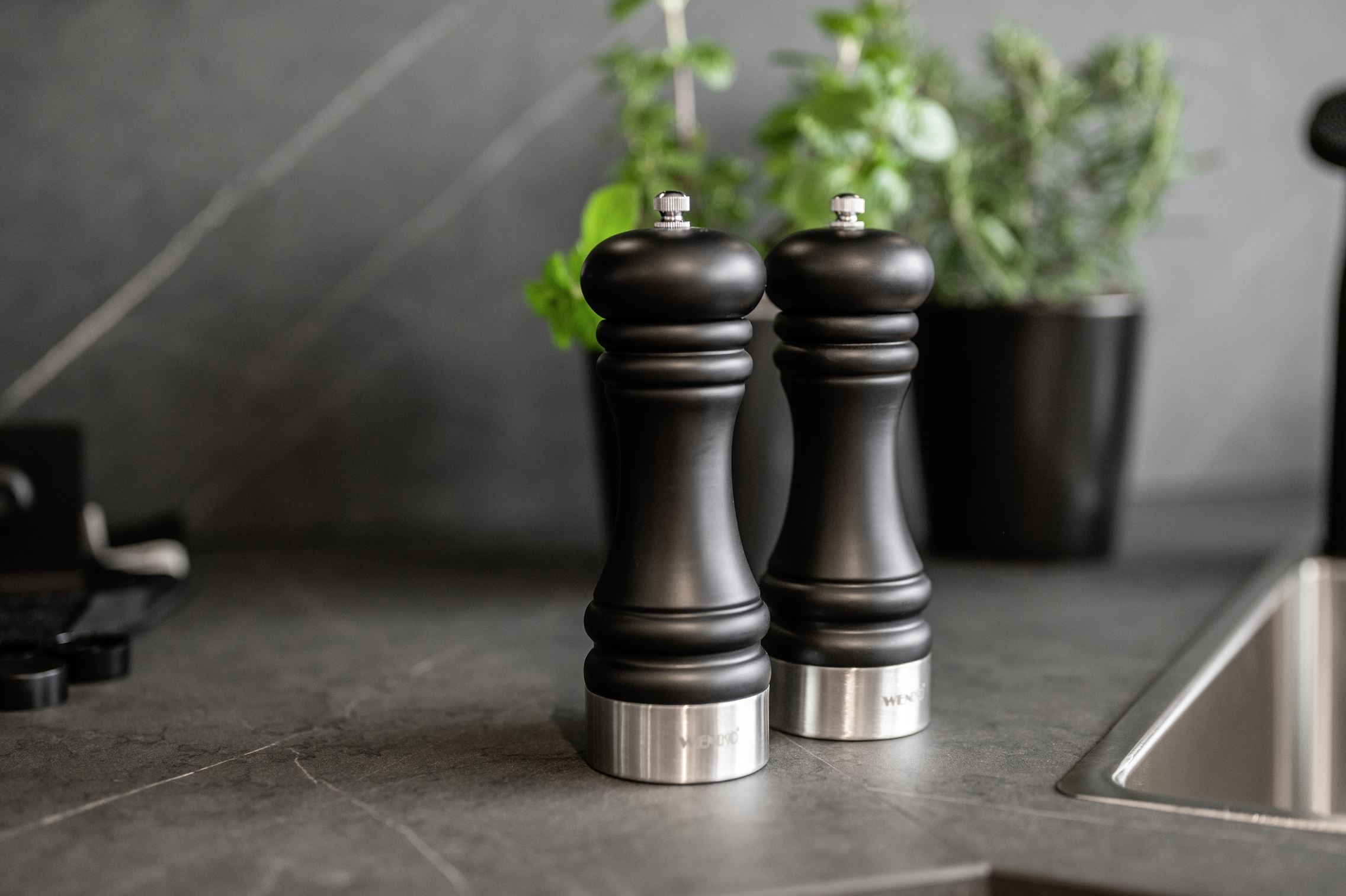 WENKO Salz-/Pfeffermühle »Modell Sali« Pfeffermühle mit Handmahlwerk aus Keramik, ideal für BBQ und Grill