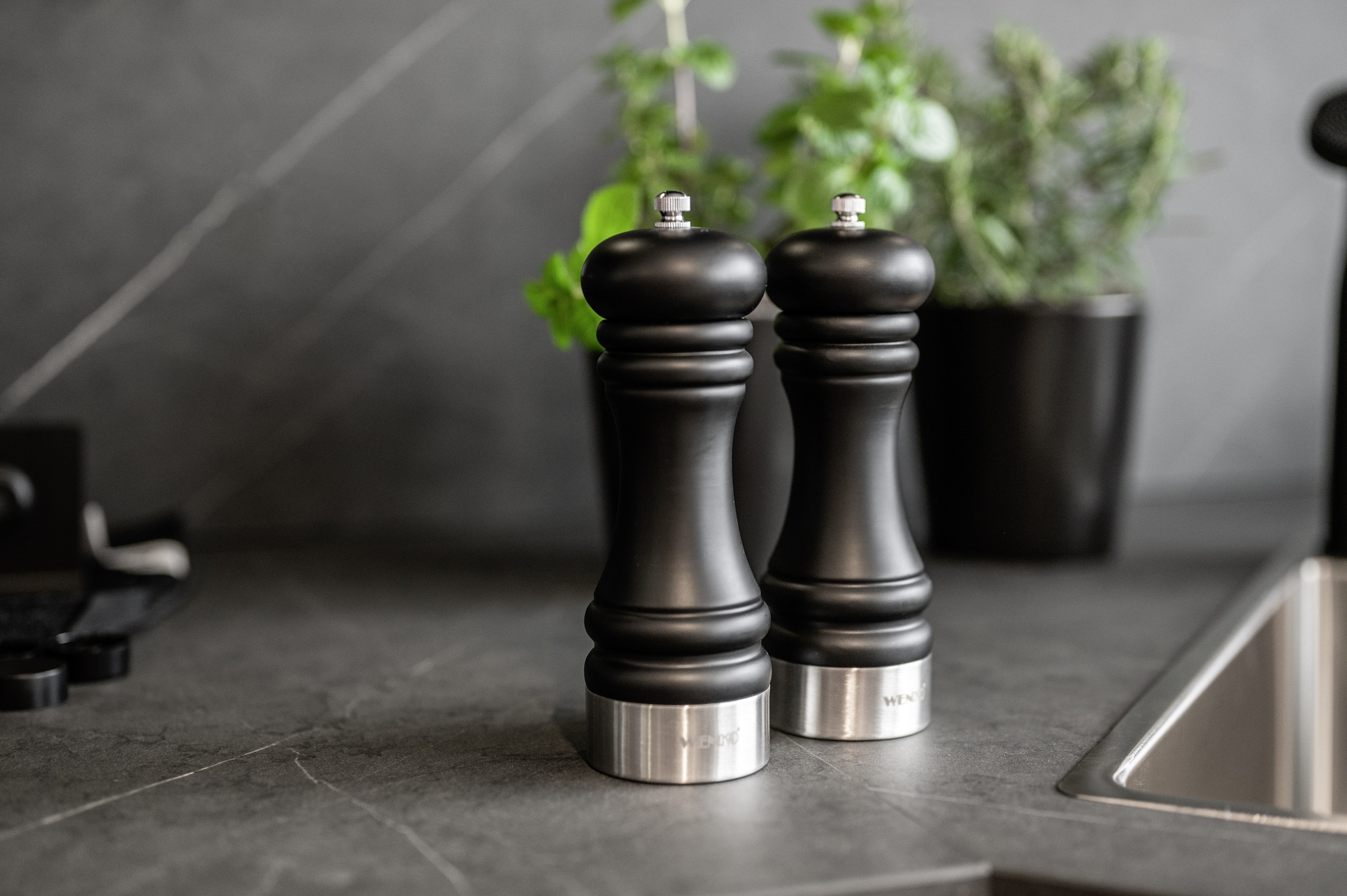 WENKO Salz-/Pfeffermühle "Modell Sali" Salzmühle mit Handmahlwerk aus Keram günstig online kaufen