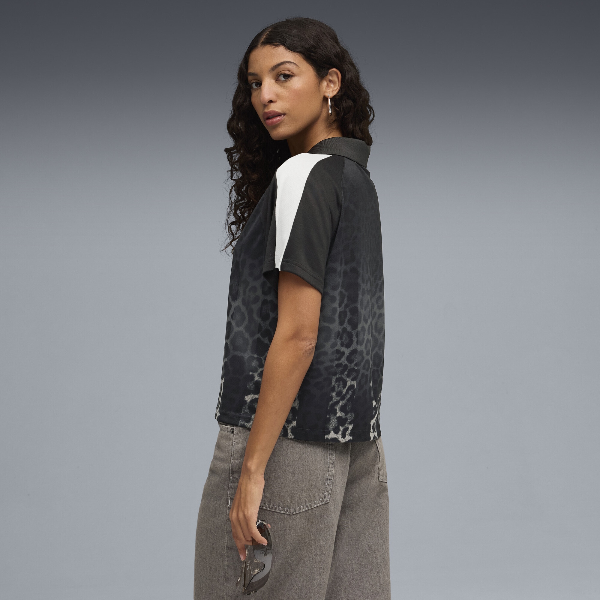 PUMA Trainingsshirt »T7 Leo Luxe Relaxed Fußballtrikot Damen«