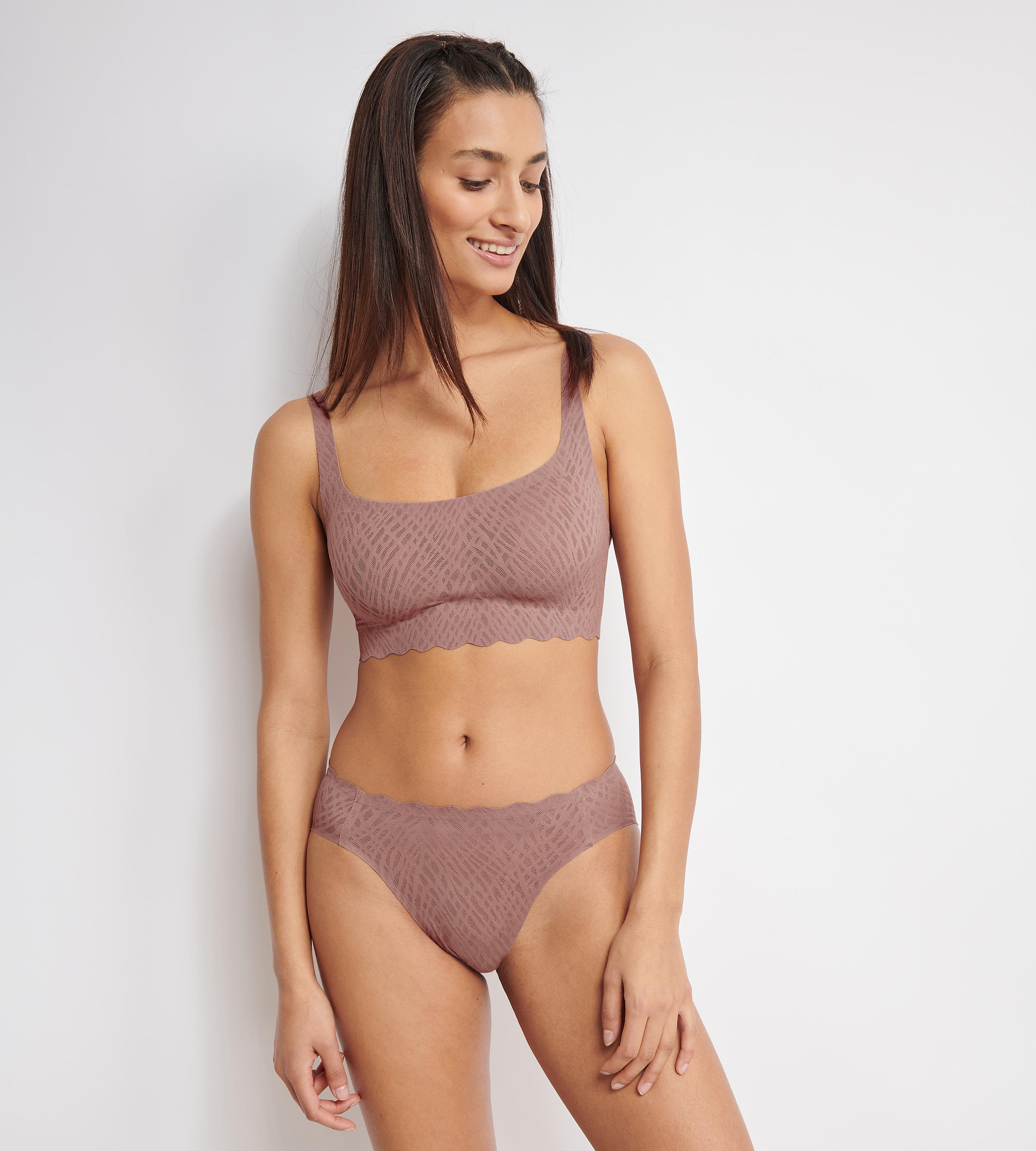 sloggi Slip »ZERO Feel Bliss High leg« unsichtbar mit Spitzenoptik