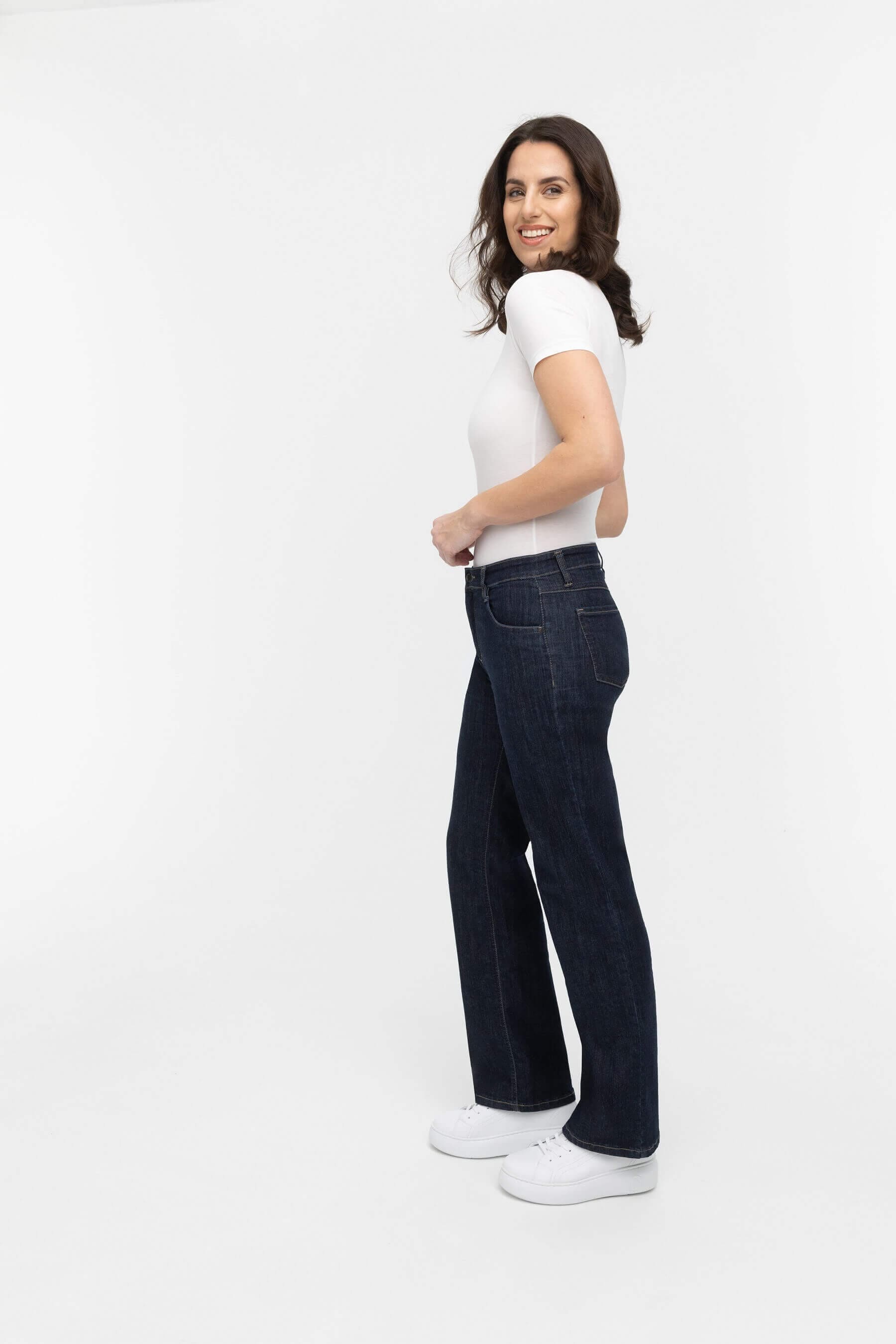 wonderjeans 5-Pocket-Jeans »Relaxed Straight«, Cool, modern und vielseitig zu stylen