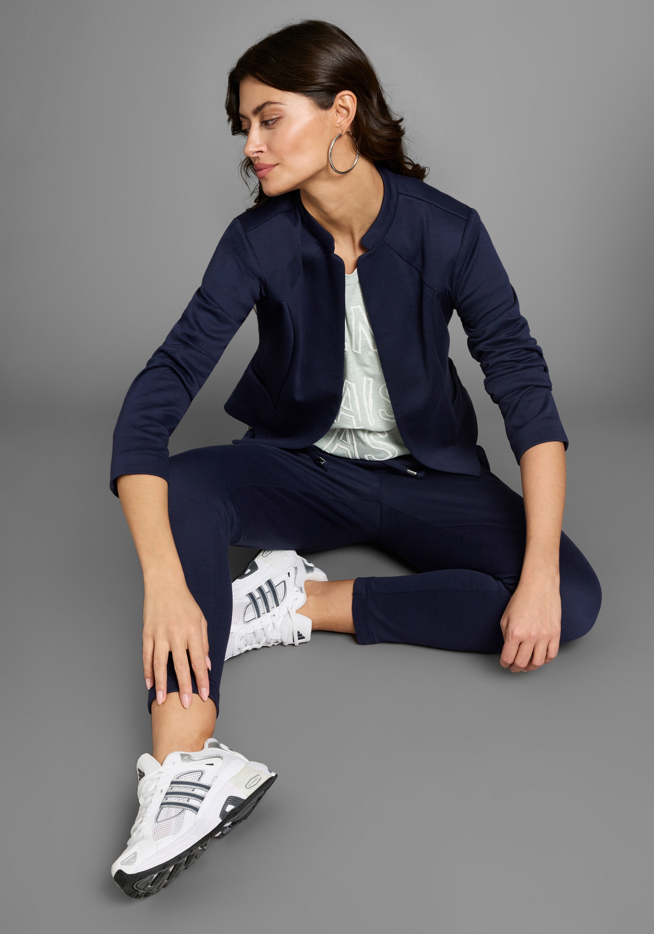 T-Shirt LAURA SCOTT, Damen, Gr. 48/50, grau (light, grau, melange), Single Jersey, Obermaterial: 48% Polyester, 47% Baumwolle, 5% Elasthan, meliert, Basic, figurbetont hüftlang, Rundhals, Shirts T-Shirt, mit aufgenähtem Schriftzug 3
