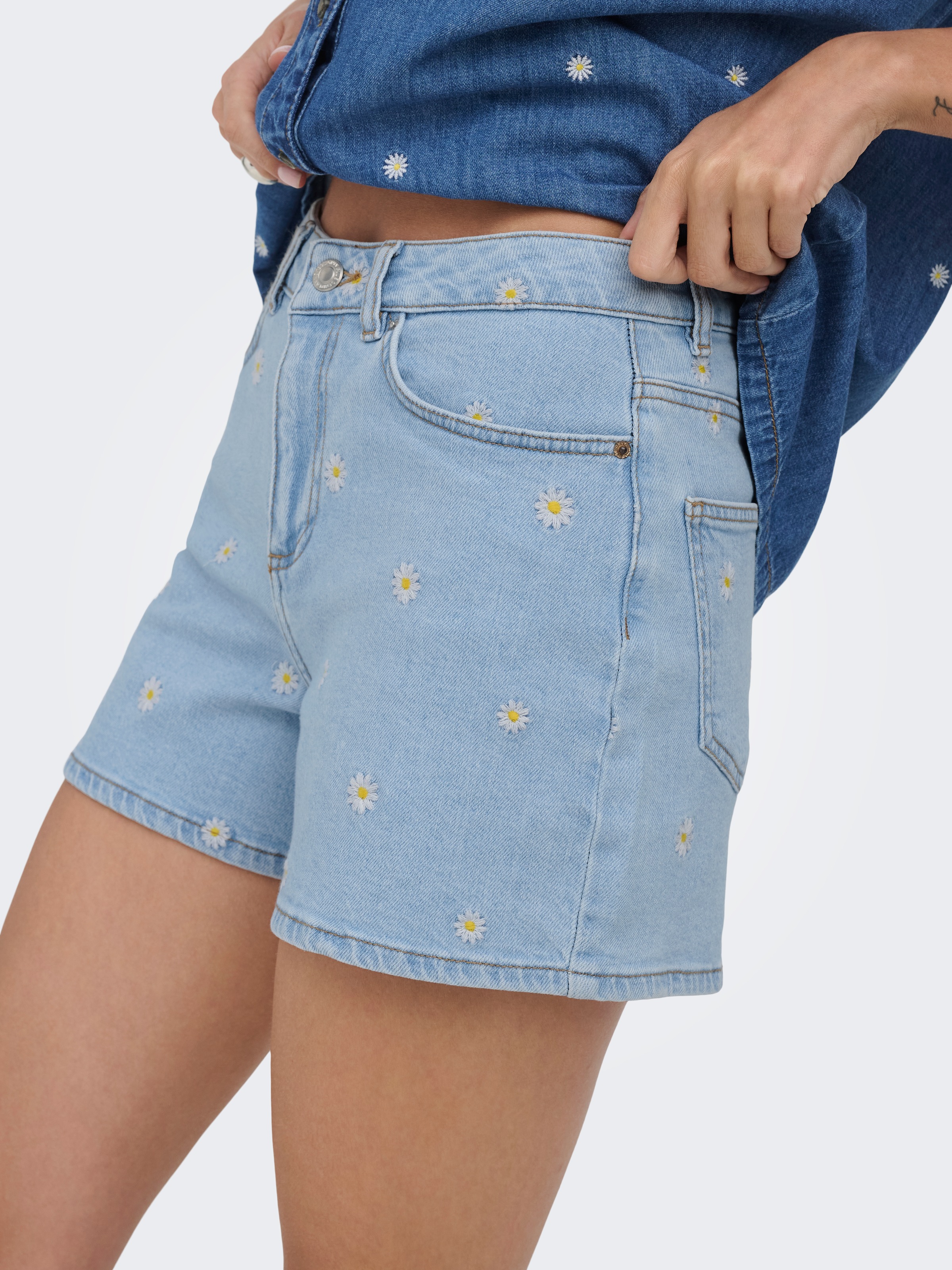ONLY Jeansshorts »ONLJOSEPHINE HW DAISY DNM SHORTS AZGNOOS« Baumwollmischung, High Waist