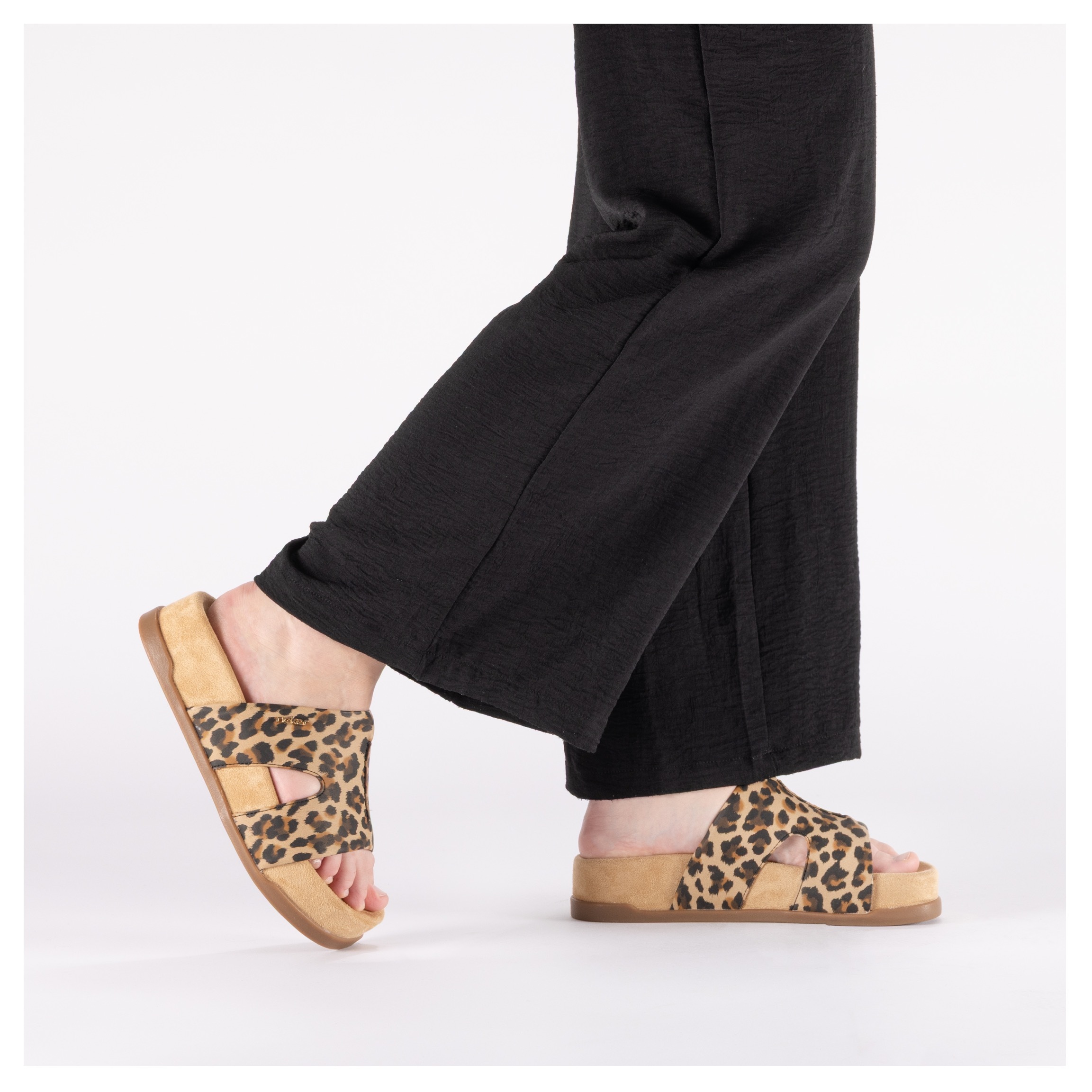 Rieker Pantolette  Sommerschuh, Strandschuh, Urlaubsschuh in Leo-Optik