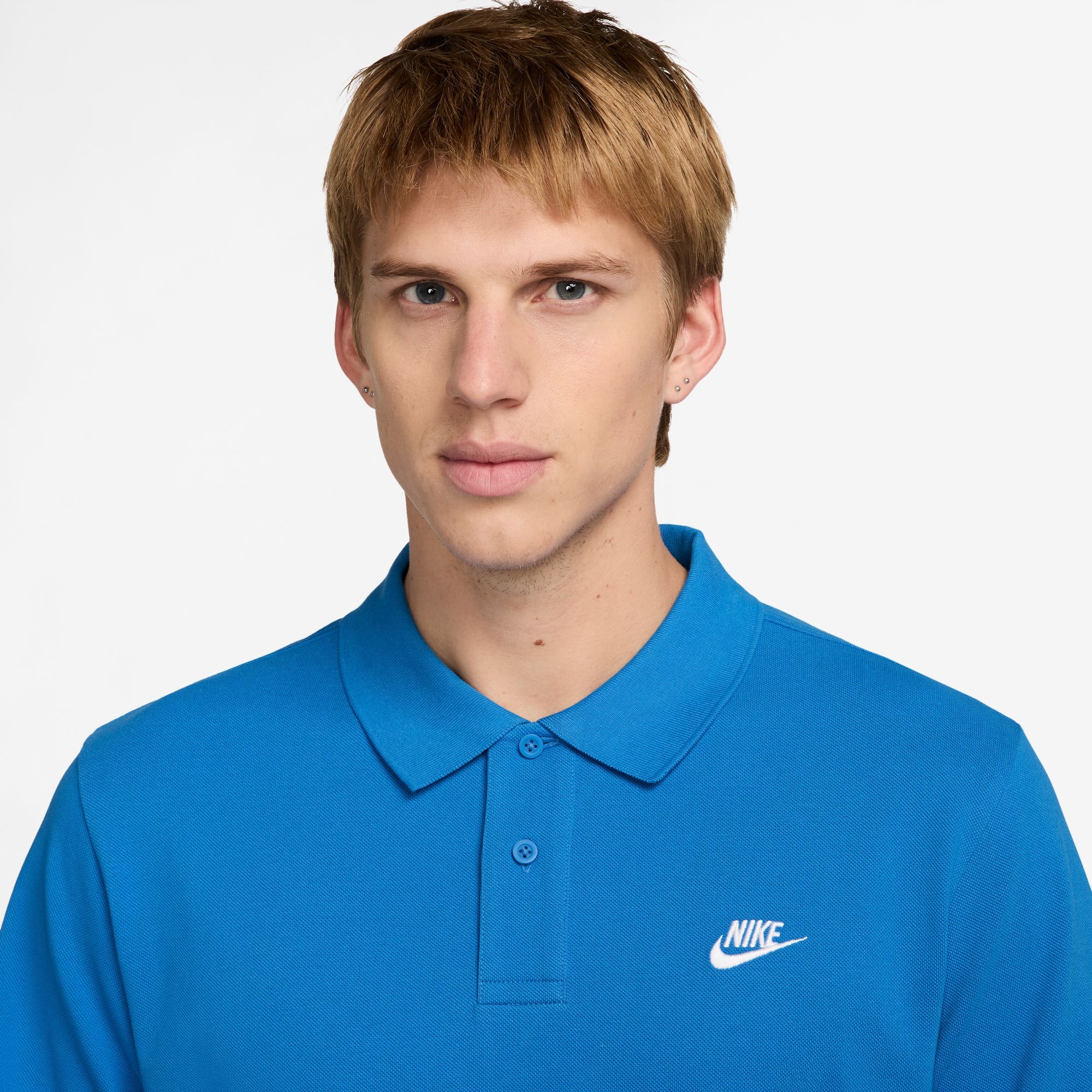 Nike Sportswear Poloshirt »M NK CLUB SS POLO PIQUE« gerade Passform, kurze Ärmel, 2-Knopf-Kragen, sportlicher Stil