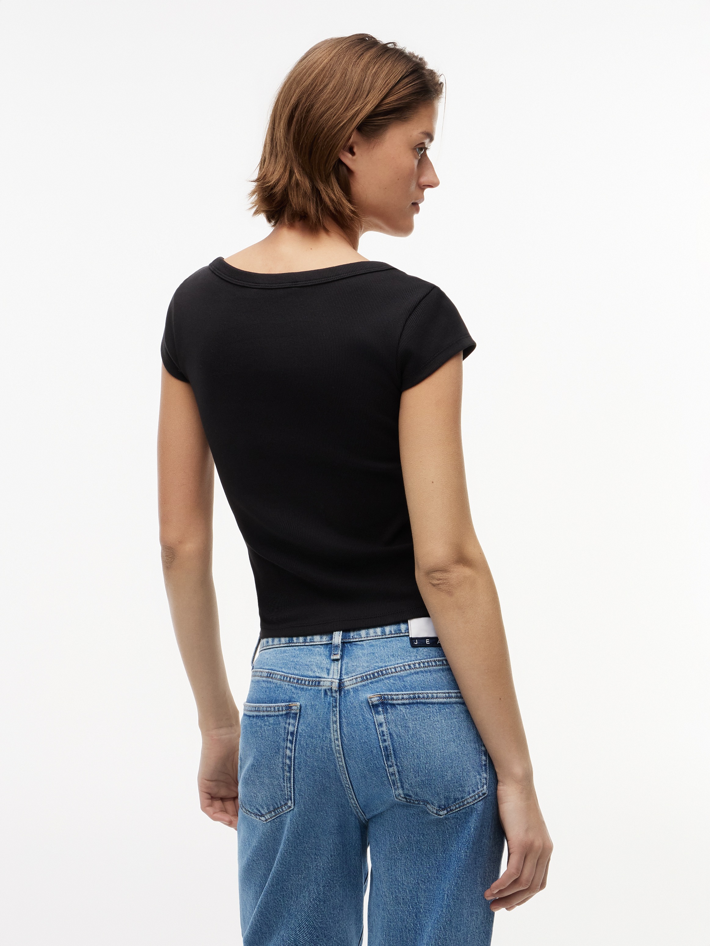 Tommy Jeans Kurzarmshirt »TJW SLIM RIB BADGE TEE EXT« Baumwollmischung, slim fit, in gerippter Struktur