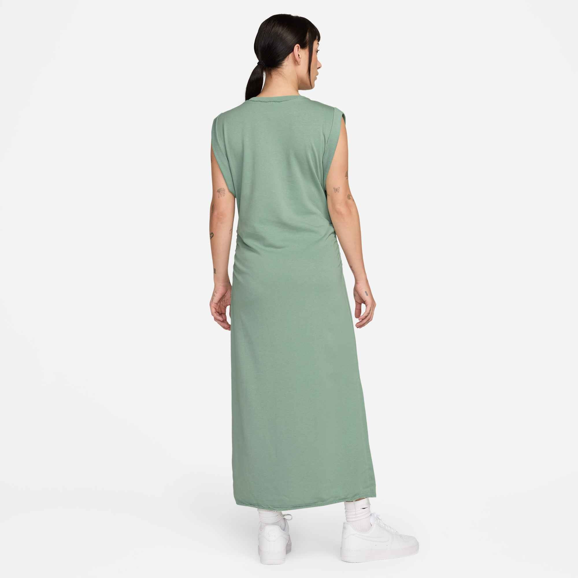 Nike Sportswear Shirtkleid »W NSW NK CHLL FT DRESS« aus Baumwolle und Polyester, erhältlich in den Größen XS bis XXL