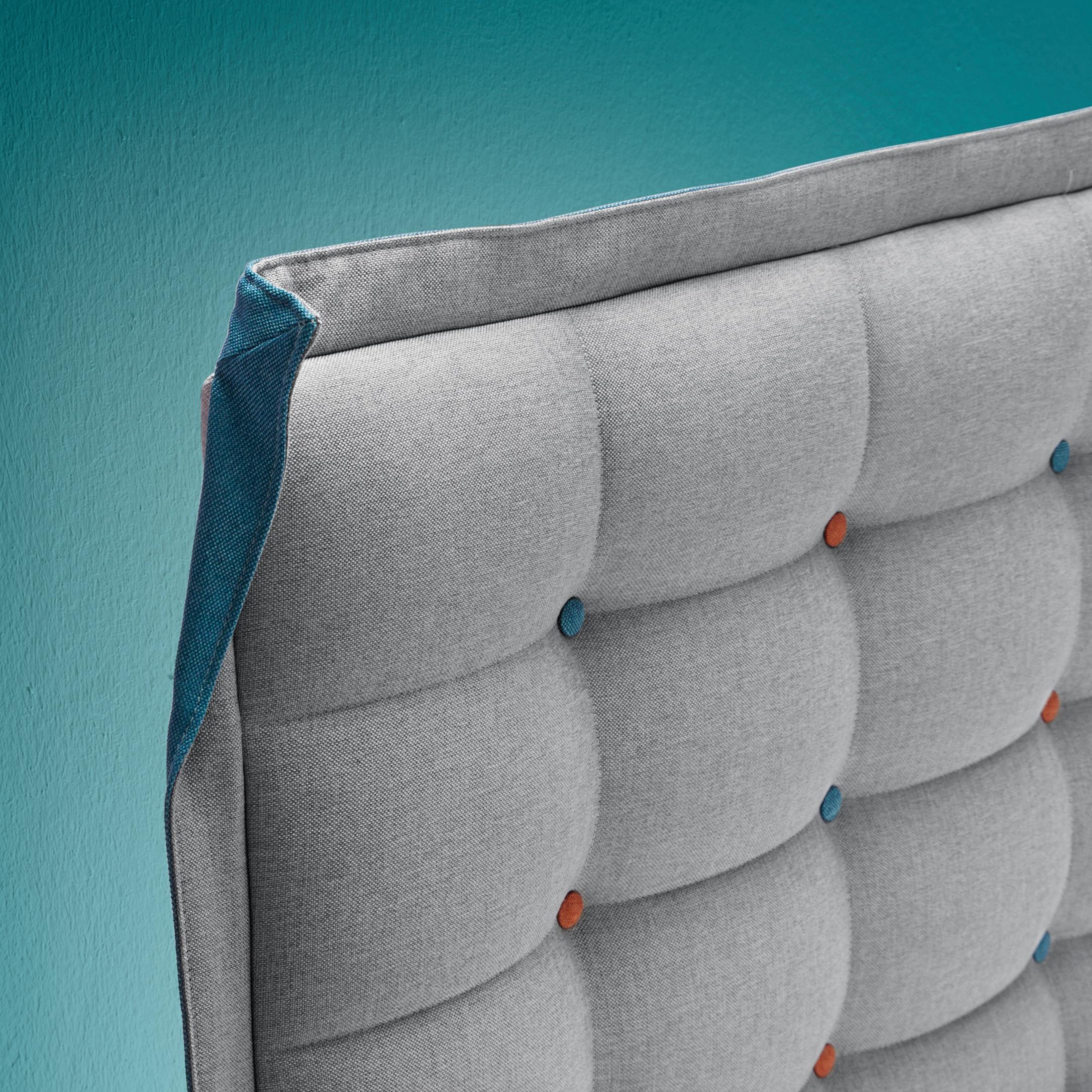INOSIGN Boxspringbett »Sagres«, Kopfteil mit 2farbiger Flatterbiese und zweifarbigen Knöpfen