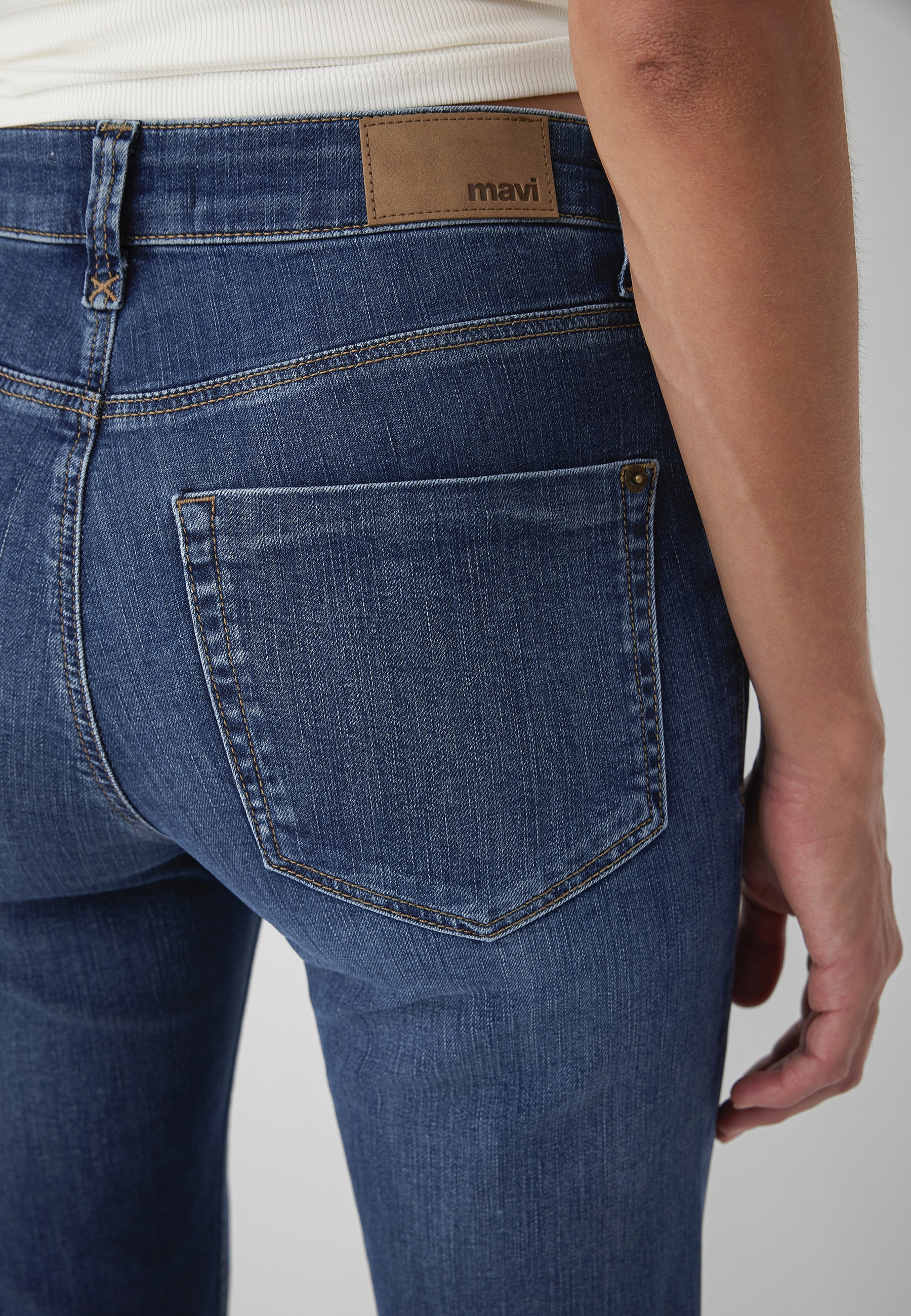Mavi Straight-Jeans »KENDRA« gerde Form